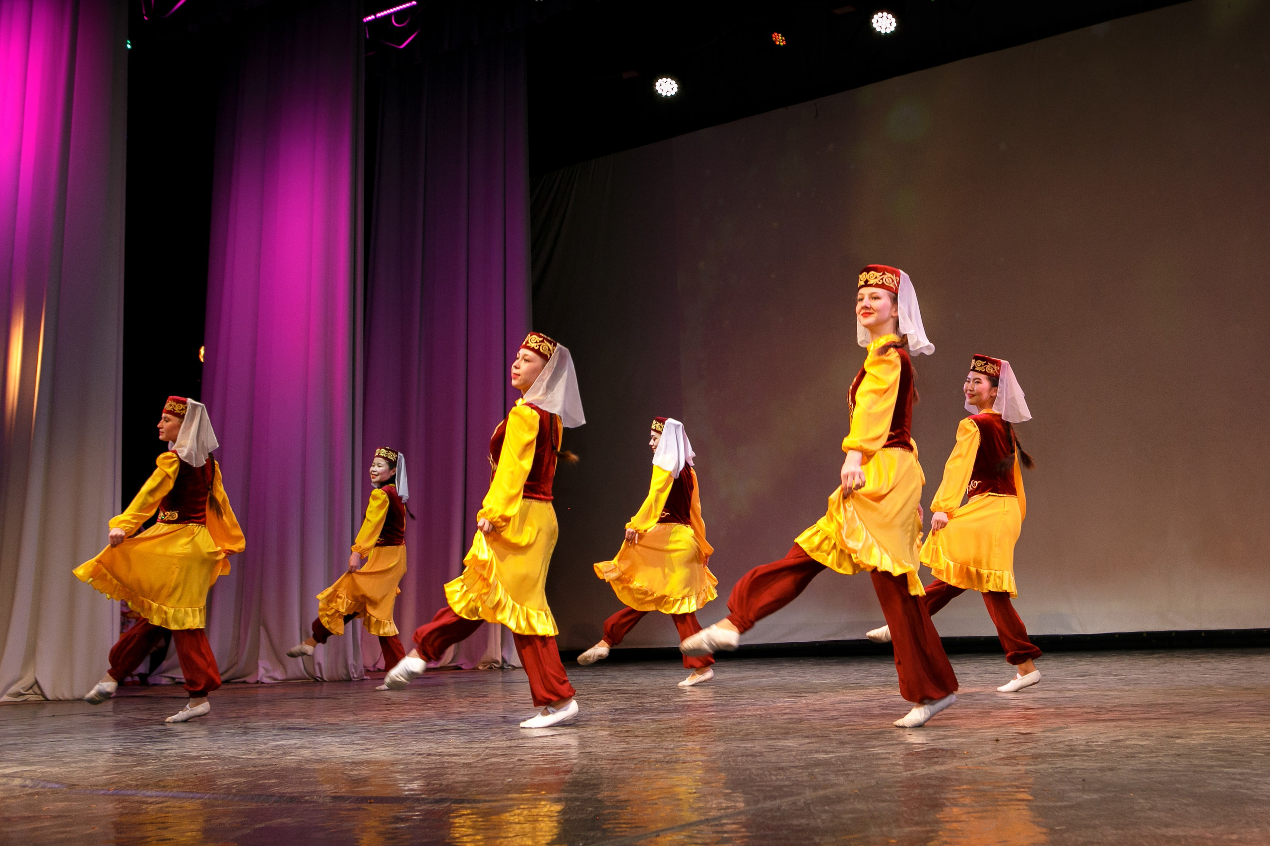 Межрегиональный фестиваль «Сибирские звезды». Контент фотограф, съемка для маркетплейсов, фуд съемка и репортажи в Новосибирске Ралия Галеева