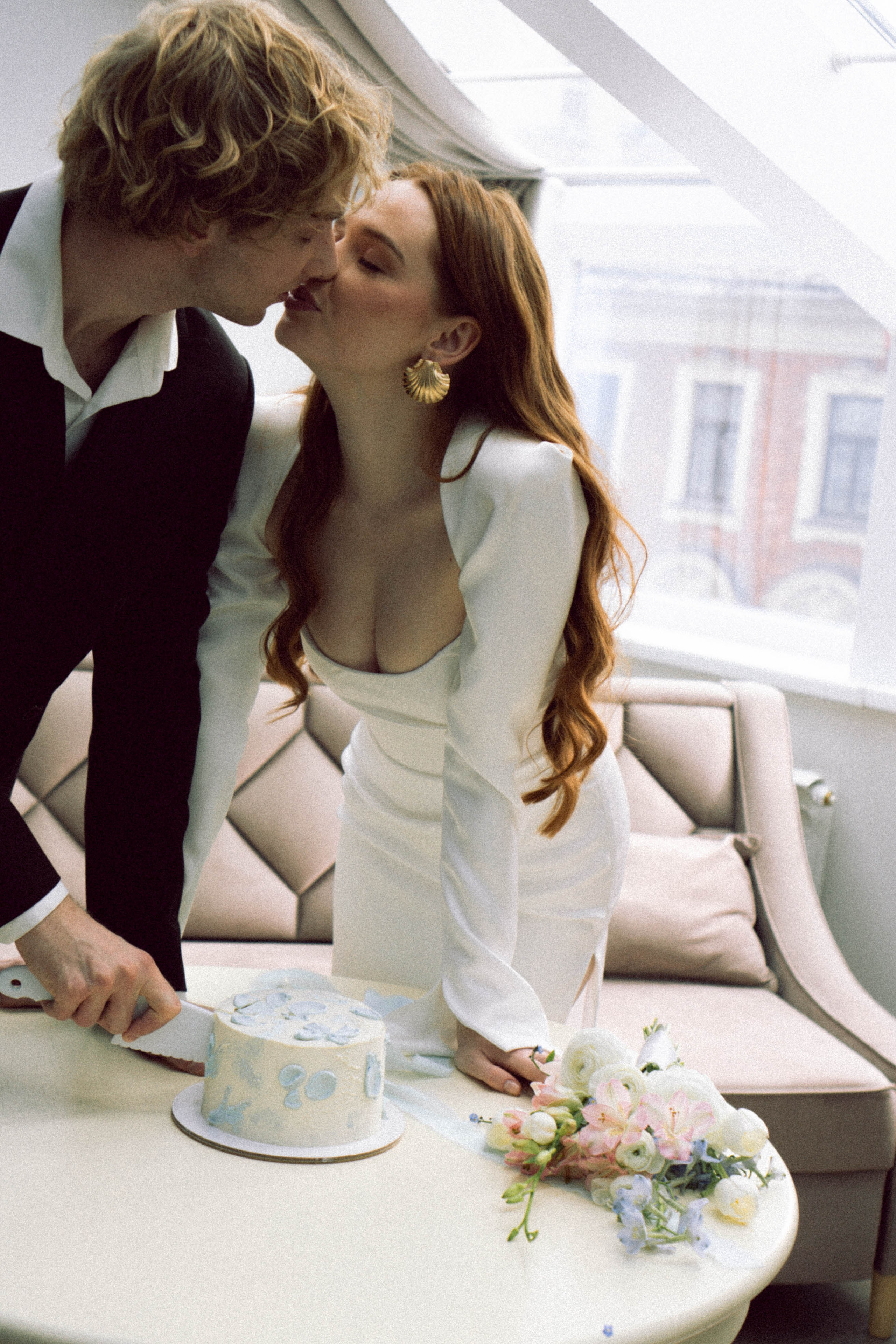 СВАДЕБНАЯ СЬЕМКА В ОТЕЛЕ. СБОРЫ ЖЕНИХА И НЕВЕСТЫ И ТАКЖЕ ТОР И ПОДГОТОВКА К ПРОГУЛКЕ. Профессиональный фотограф, Санкт-Петербург — Виктория Богомолова