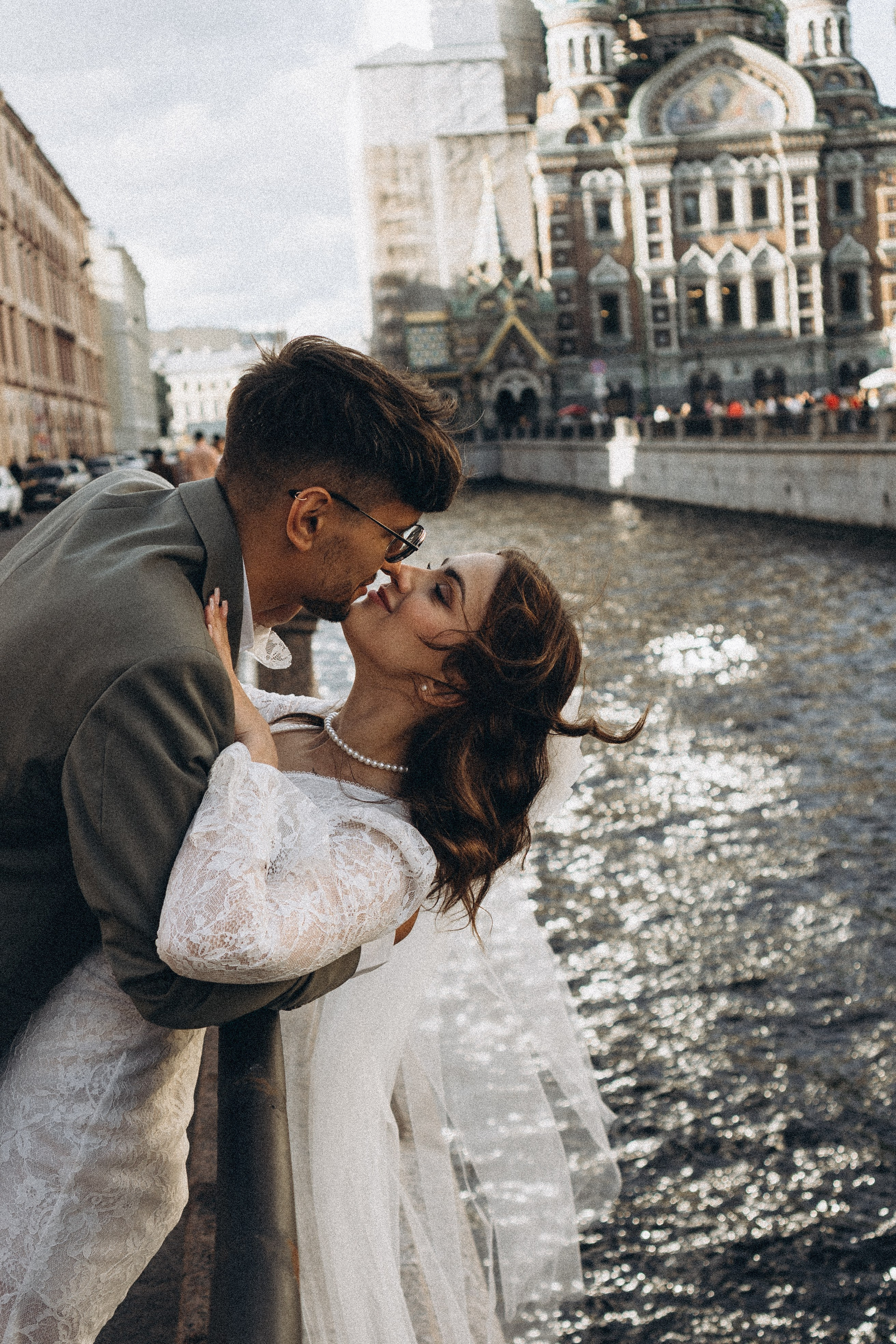 СВАДЕБНАЯ ПРОГУЛКА ВОЗЕ ИСАИКЕВСКОГО СОБОРА АСТОРИИ И ЗАКОНОДАЛЕТНОГО СОБРАНИЯ. Профессиональный фотограф, Санкт-Петербург — Виктория Богомолова