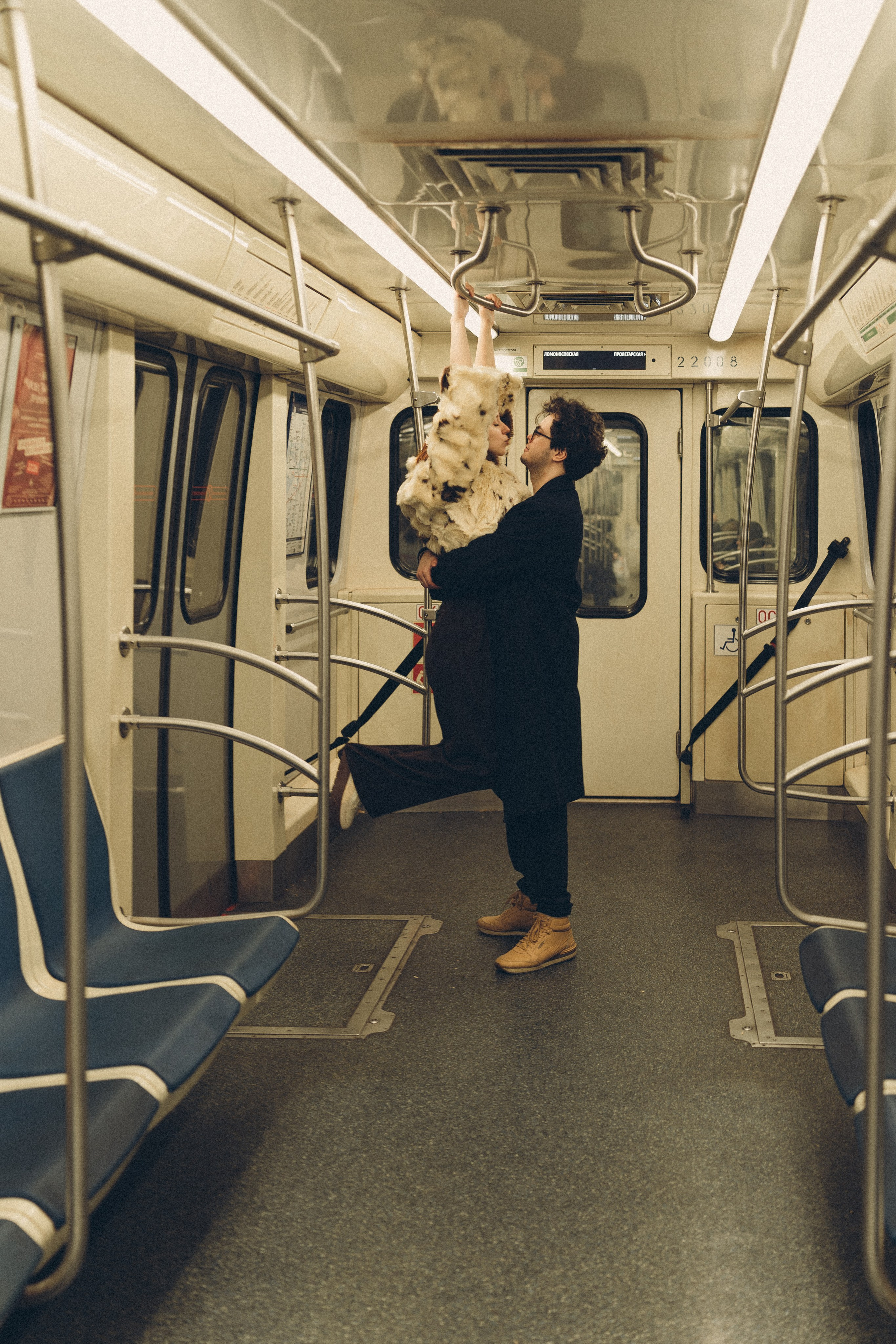 НОВОГОДНЯЯ ФОТОСЕСИИЯ ПАРЫ В МЕТРО ЛЮБОВЬ. Профессиональный фотограф, Санкт-Петербург — Виктория Богомолова