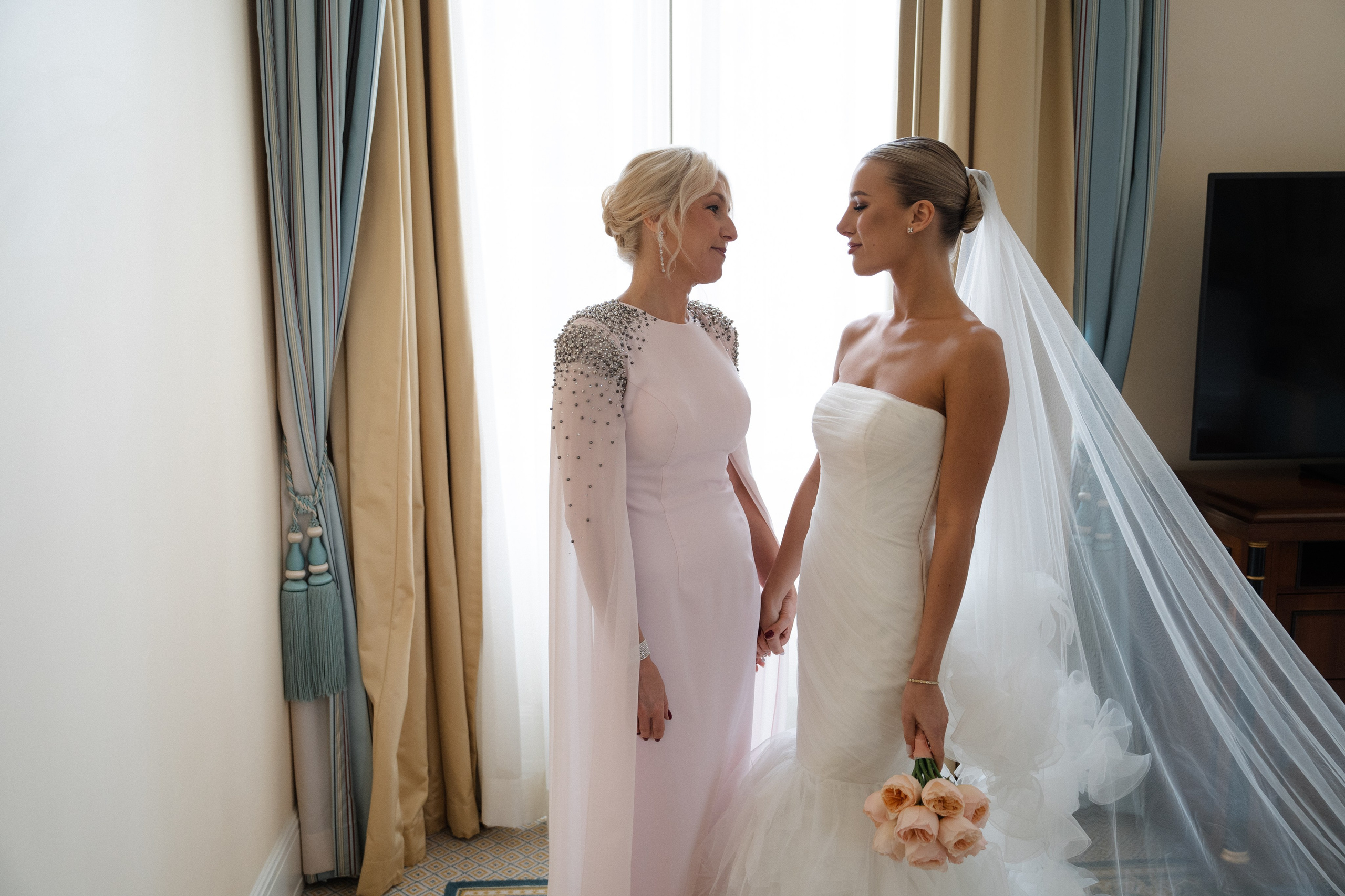 Анна Сергей. Камерная свадьба в Фосизонс в стиле неоклассика. Свадебный фотограф организатор в Санкт-Петербурге Ассоль Опарина