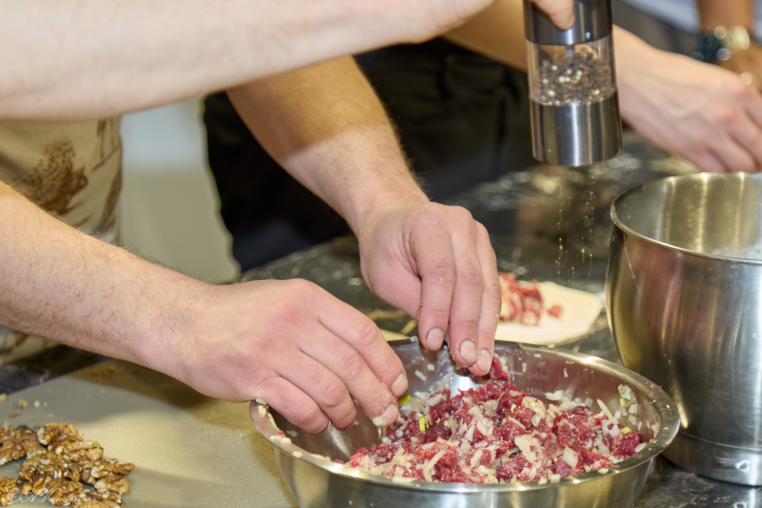 Мужские разговоры на кухне. Фотограф Омск | Александр Вандеров
