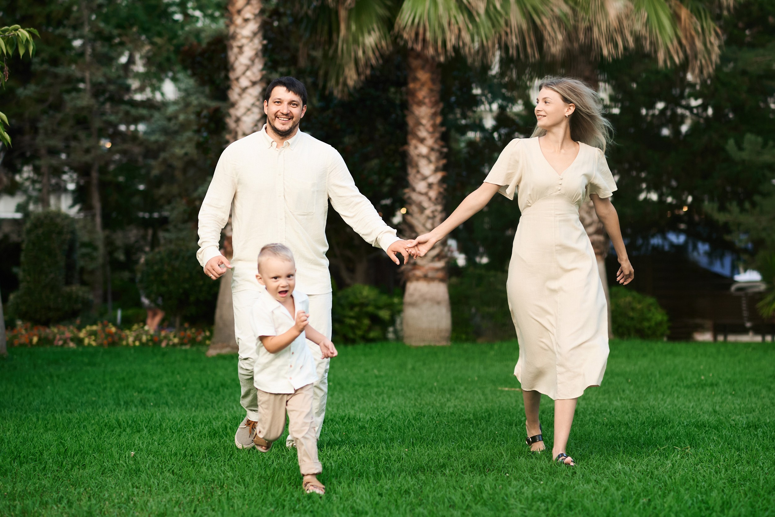 Семейные фотосессии в Сочи, Адлере, Сириусе, Красной поляне от профессионального фотографа. Фотограф для женщин и мужчин, контента для бизнеса в Сочи, Адлере, Красной поляне, Розе Хутор