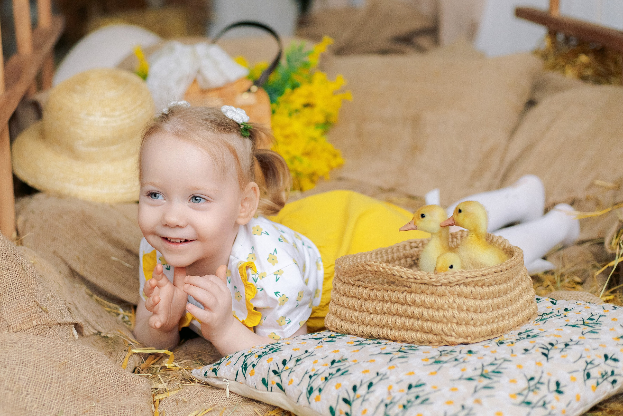 Пасхальная фотосессия с утятами в студии. Семейный фотограф Анна Скворцова