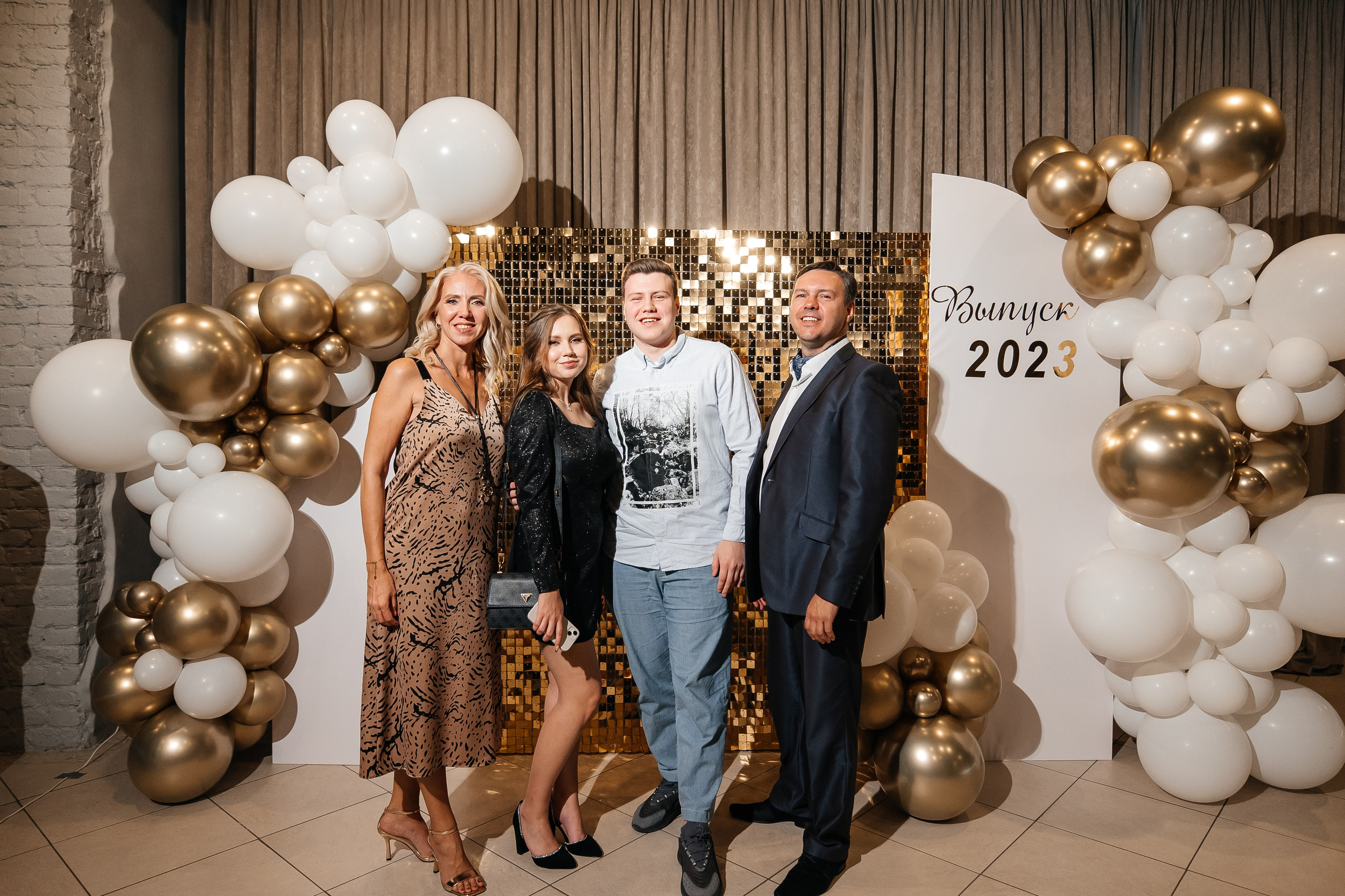 2023-06-23 Выпускной МБОУ СОШ № 10. Фотограф в Красноярске