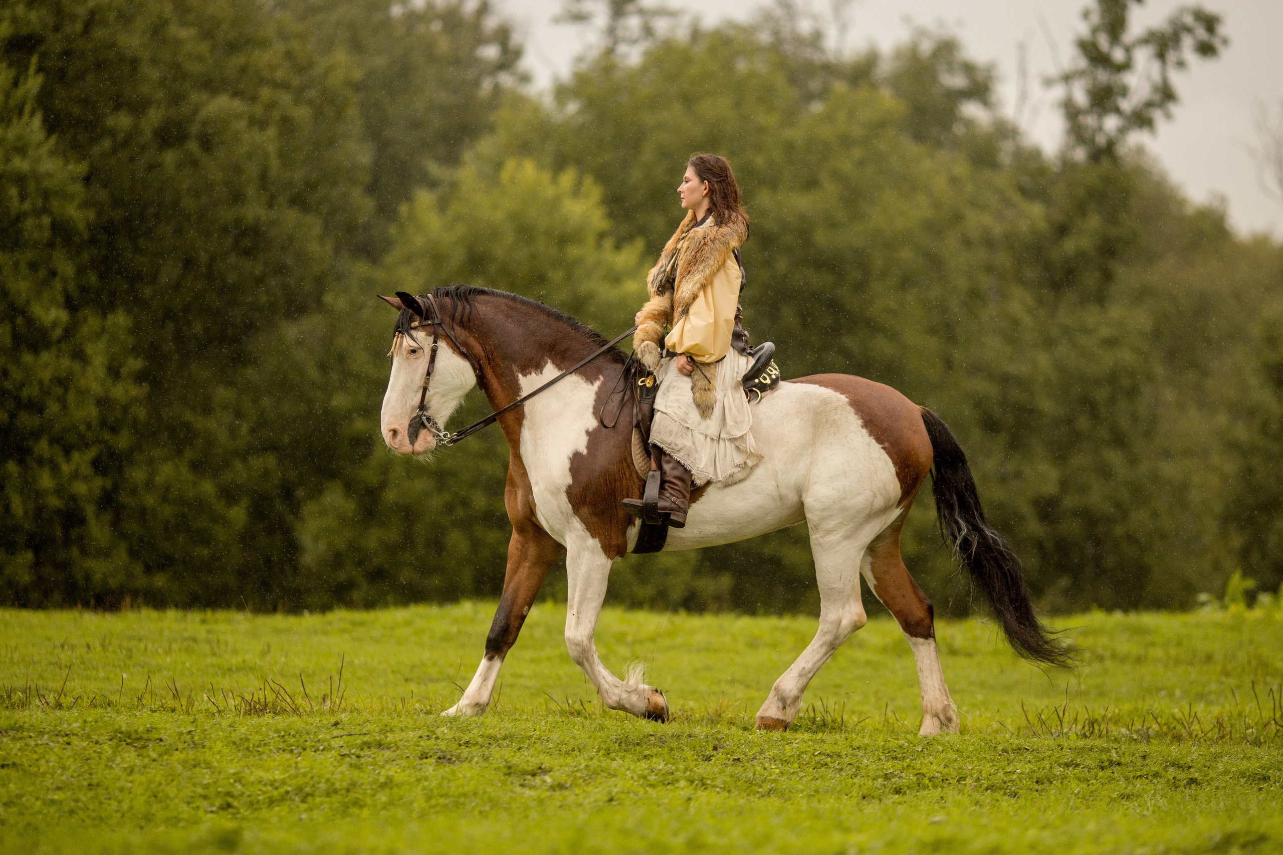 Фотосессия с лошадью в скандинавском стиле