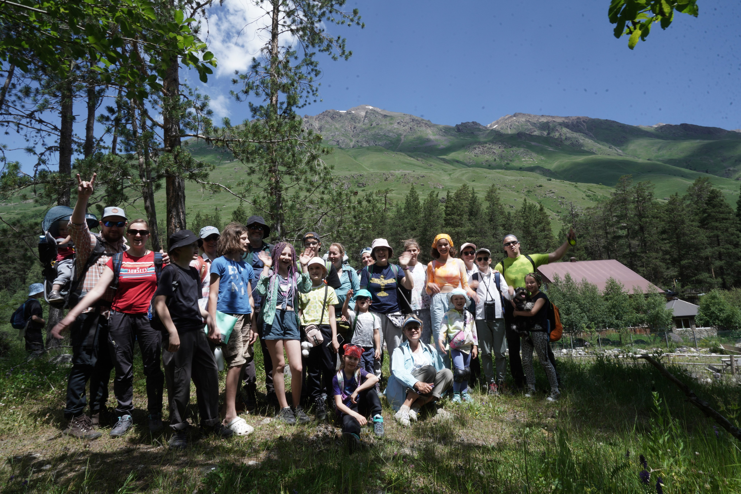 Эльбрус 2023 Маша Саша Дима. Заставка