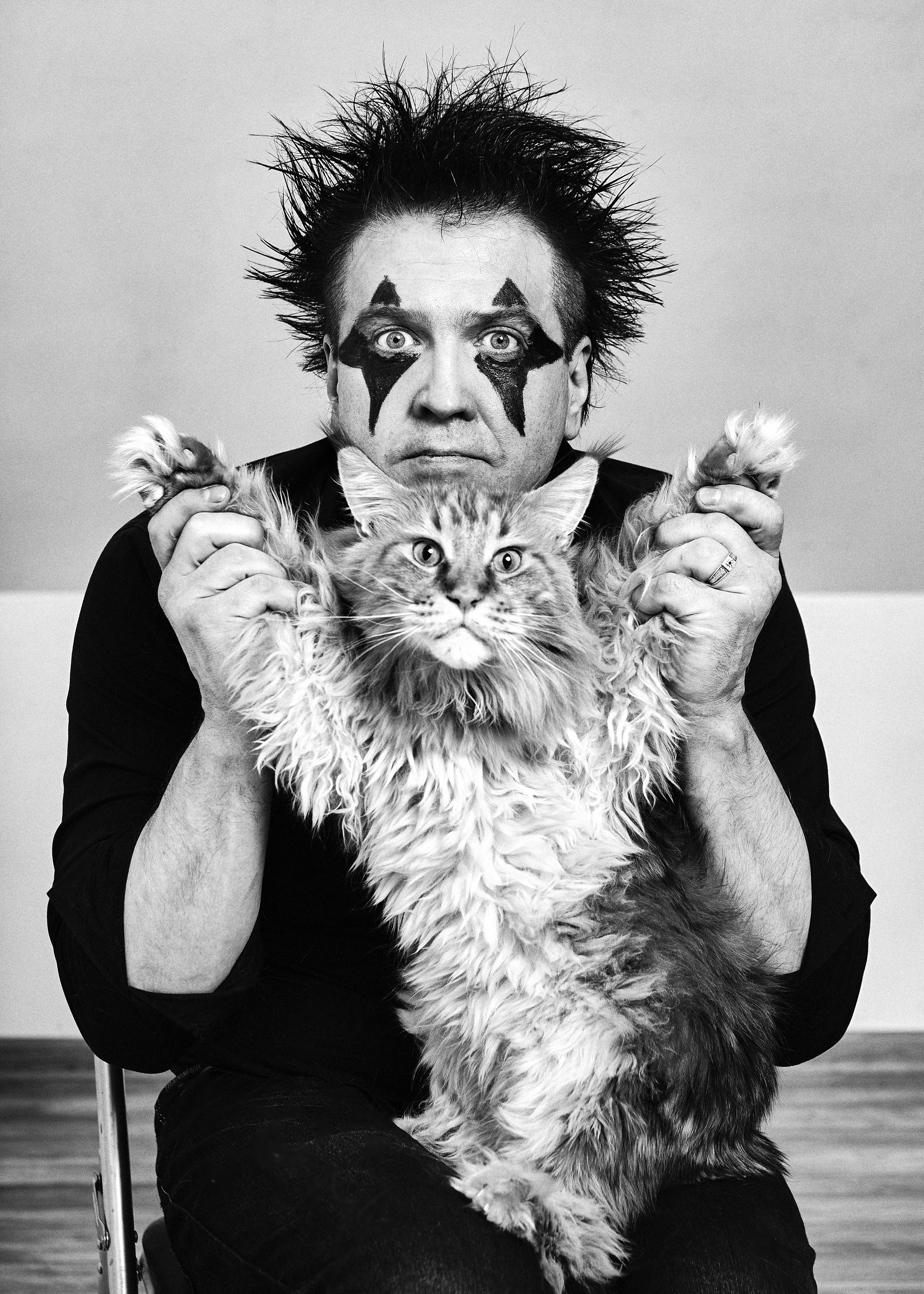 Выставка в Галерее Классической фотографии «У любви четыре лапы». Фотограф Михаил Стенин