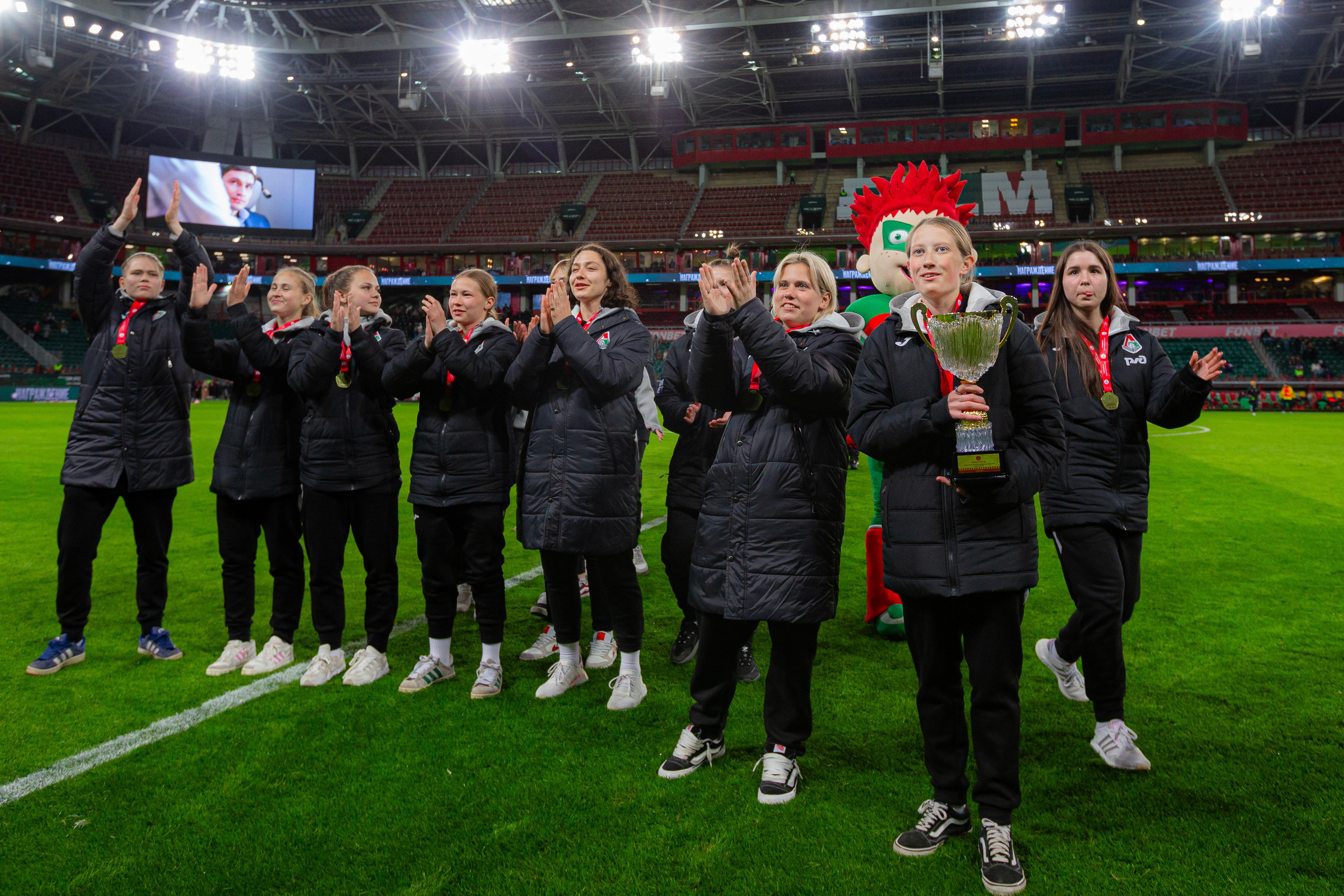 НАГРАЖДЕНИЕ ЖЕНСКОГО ОТДЕЛЕНИЯ АКАДЕМИИ ФК ЛОКОМОТИВ. Artem Zenin Photography