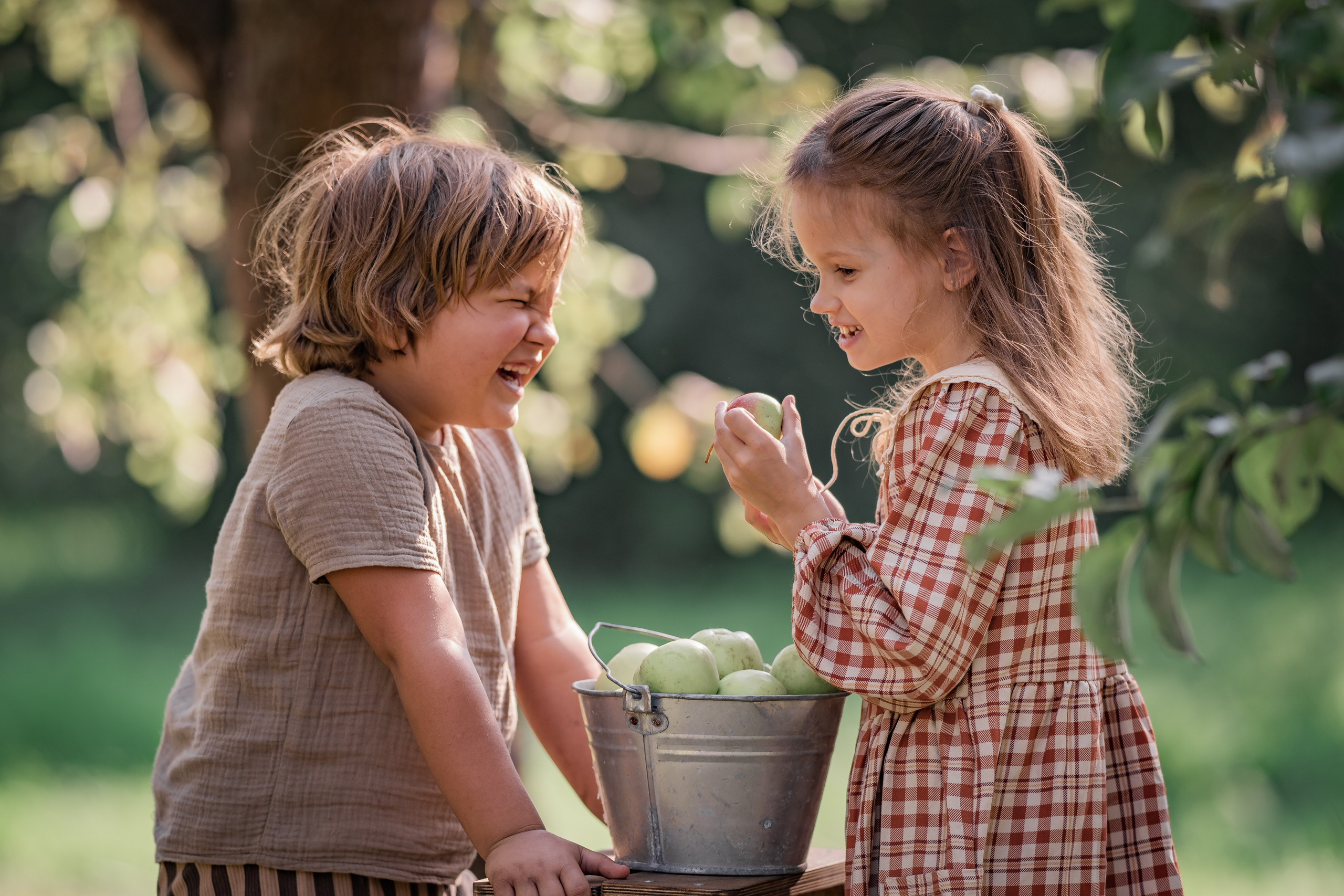 Яблочный сад. Семейный фотограф Ефремова Виктория