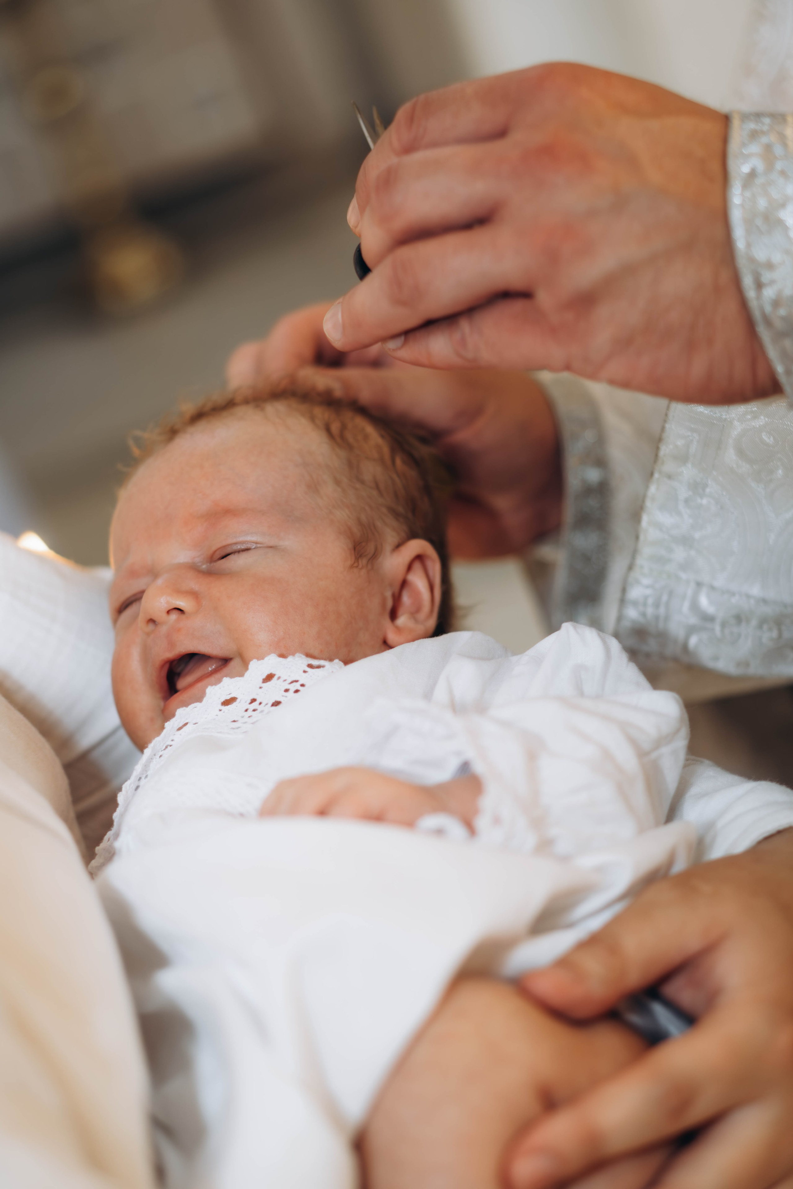 Крещение Тихона Церковь Почаевской иконы Божией Матери в Салтыковке. Фотограф Москва Валерия Веденина