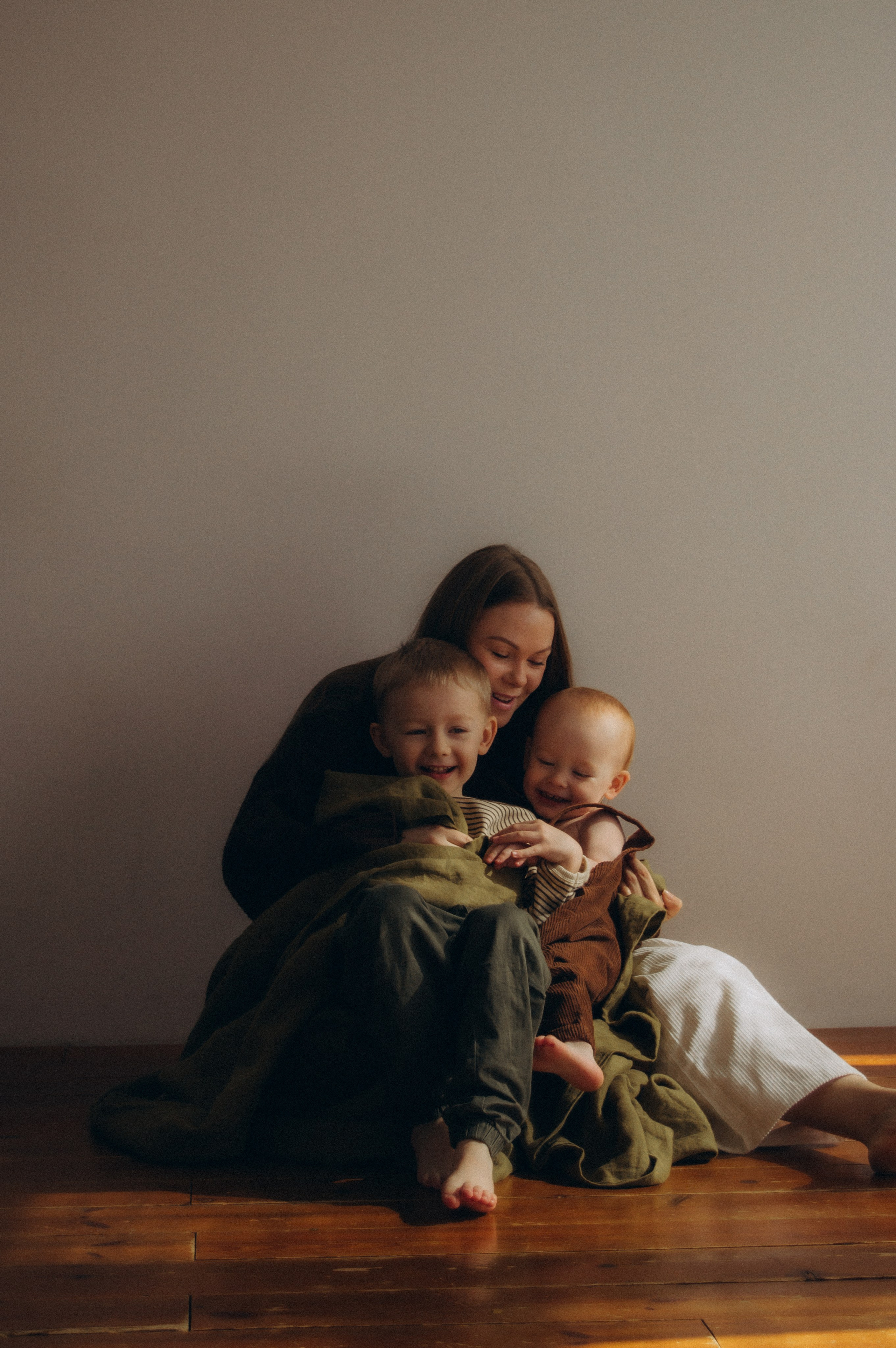 Любовь в воздухе. Семейная фотосессия в студии. Юлия Левада Семейный и женский фотограф