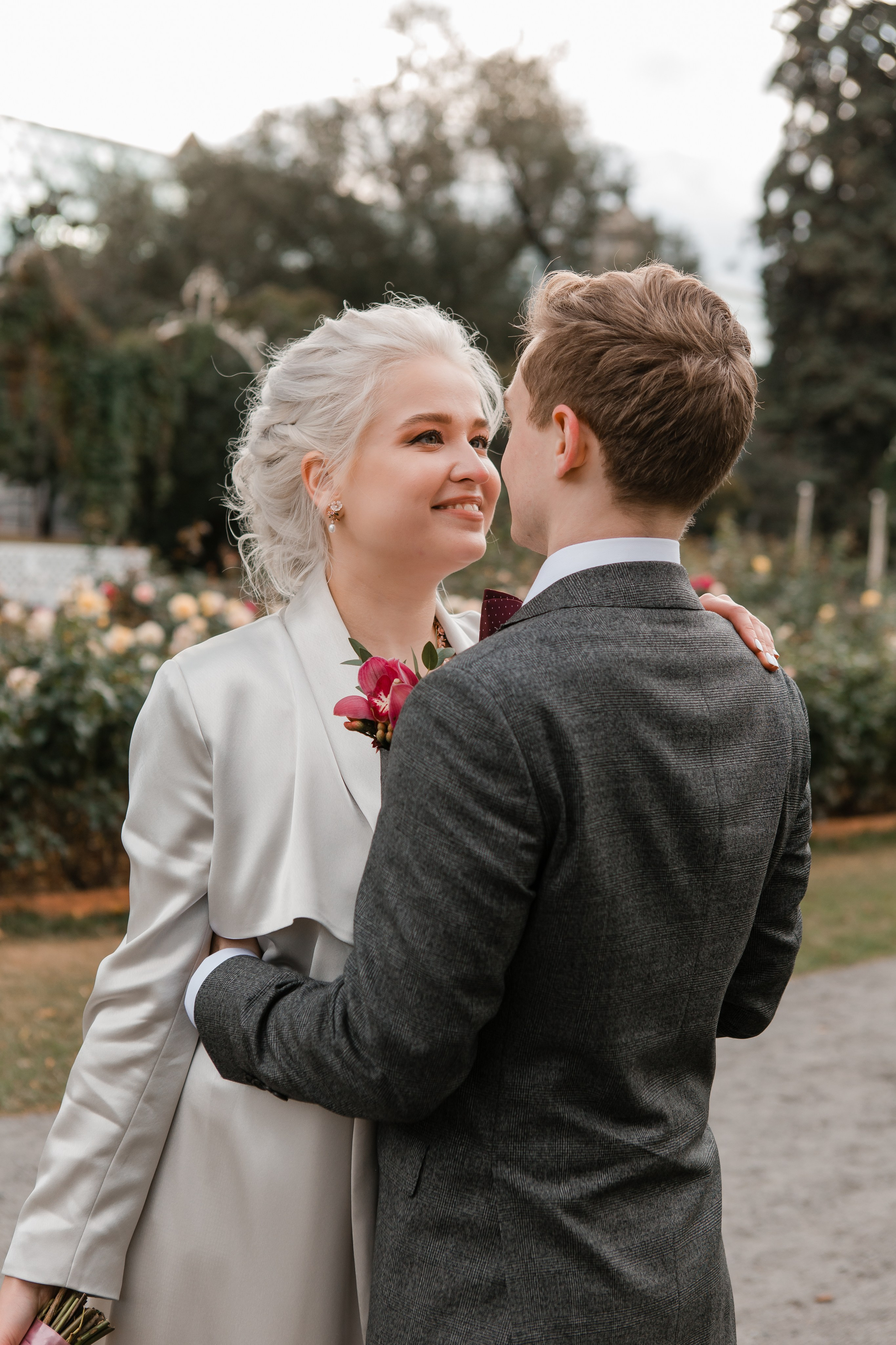 Александр и Ольга. Видеосъемка и фотосъемка свадеб. Фотограф и оператор на свадьбу. Видеосъемка подкастов, собственная видео-фотостудии. Предметная фотосъемка
