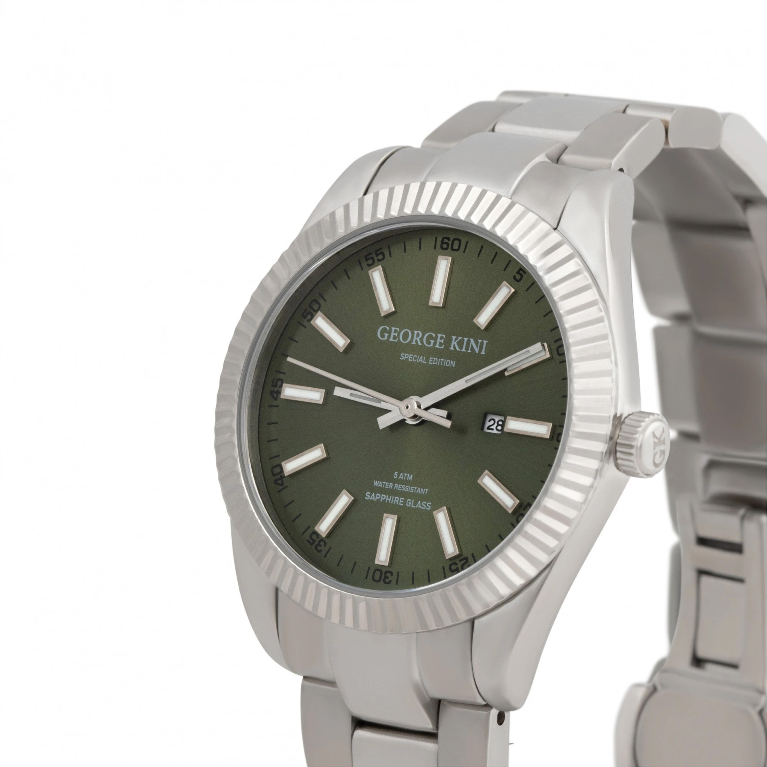 Часы. Видеосъемка и фотосъемка свадеб. Фотограф и оператор на свадьбу. Видеосъемка подкастов, собственная видео-фотостудии. Предметная фотосъемка