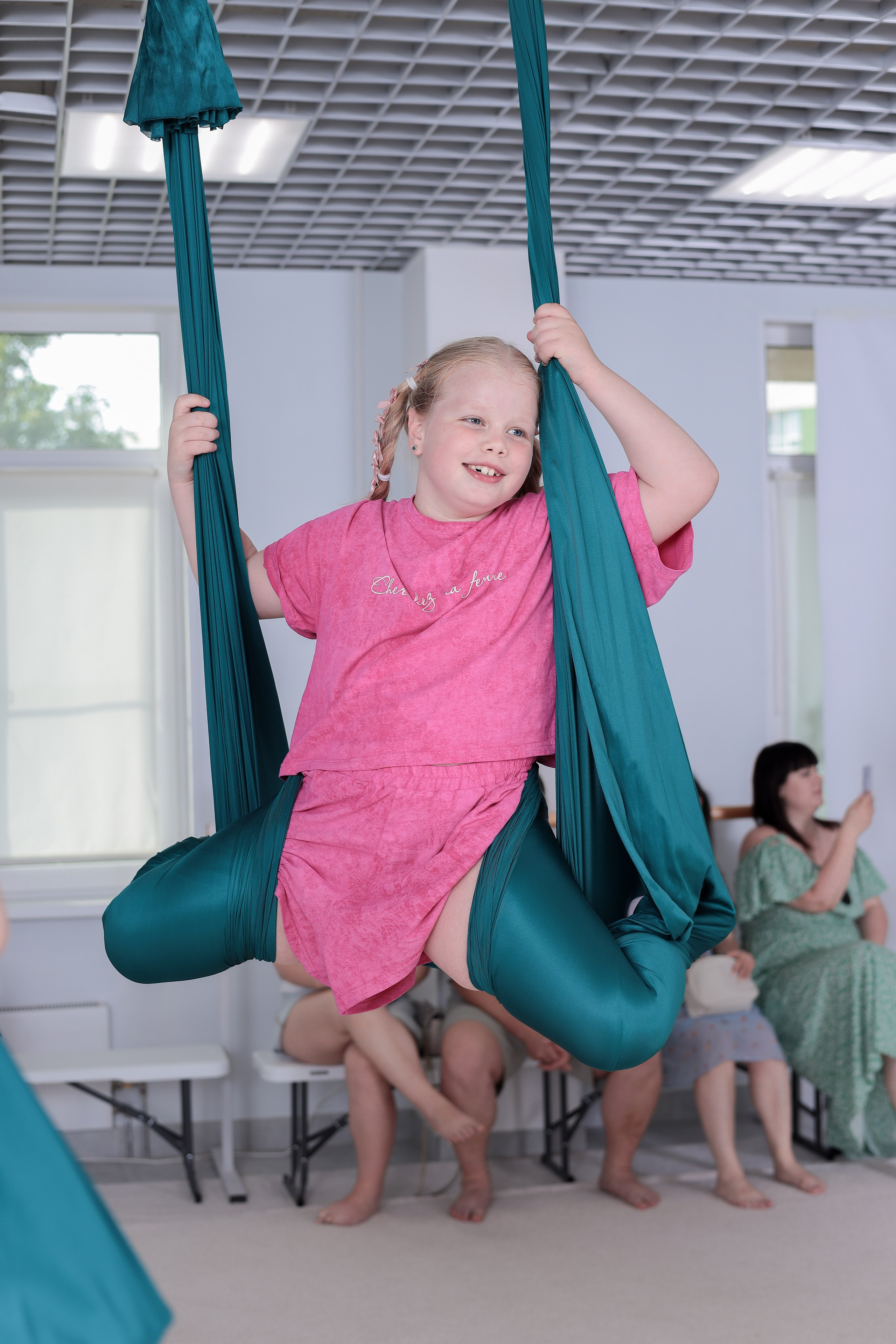 Детская аэройога. Фотограф Надршина Лилия