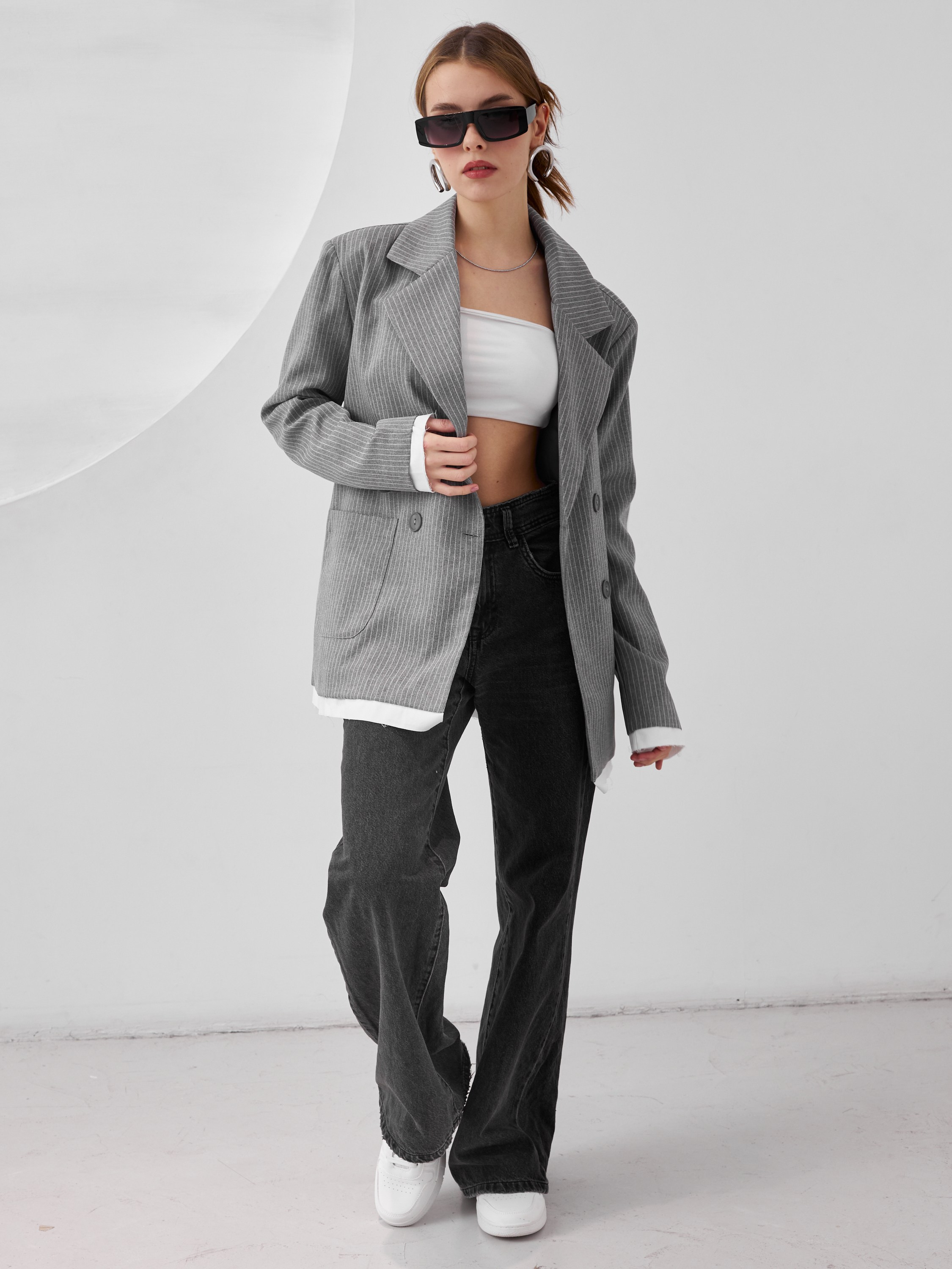 Фотосъемка костюма с юбкой пиджаком Екатеринбург Wildberries ВБ Ozon Озон фотосессия одежды Екб заказать цена фотосъемка товара WB костюмы. Фотограф Екатеринбург Анастасия Жерновская | Маркетплейсы и нейрофото