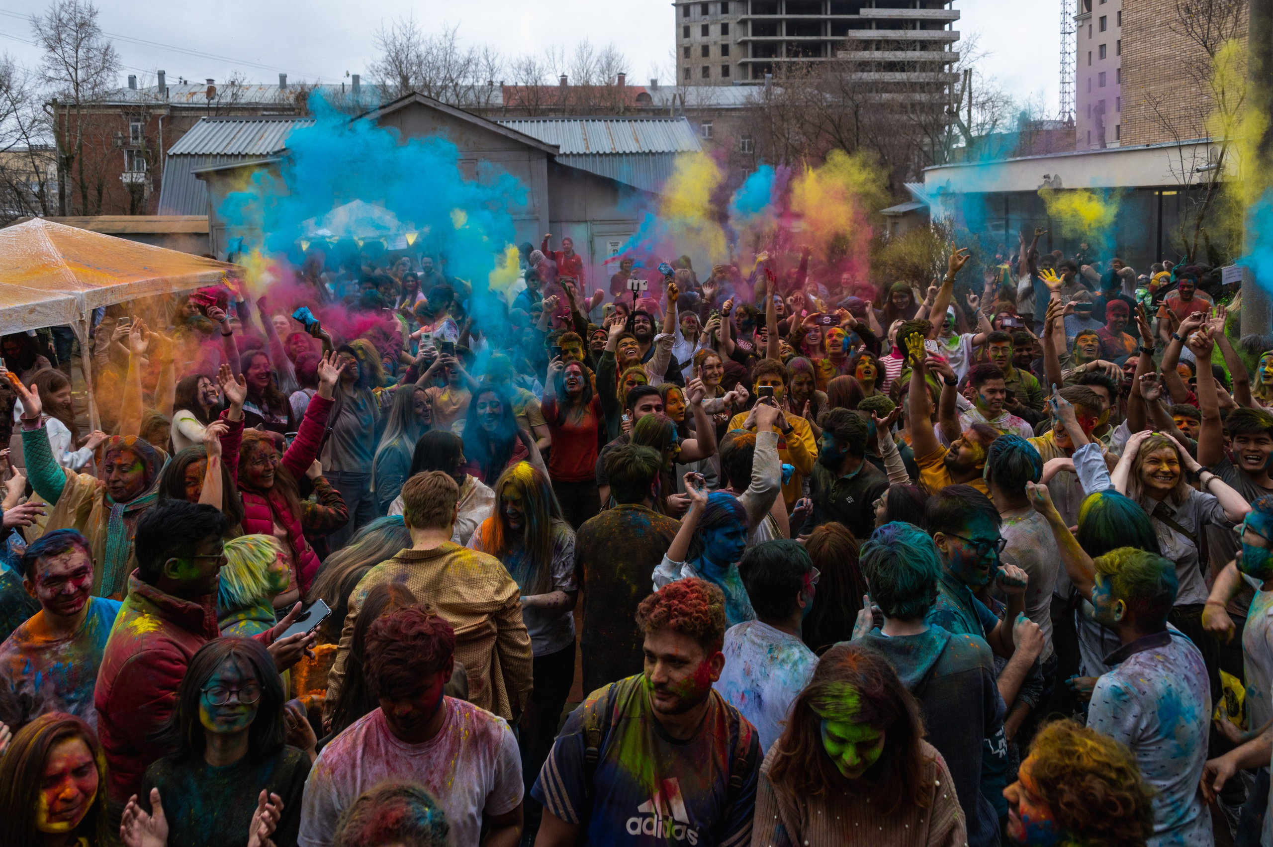 Праздник Холи в Москве. Фотограф Роман Адлер