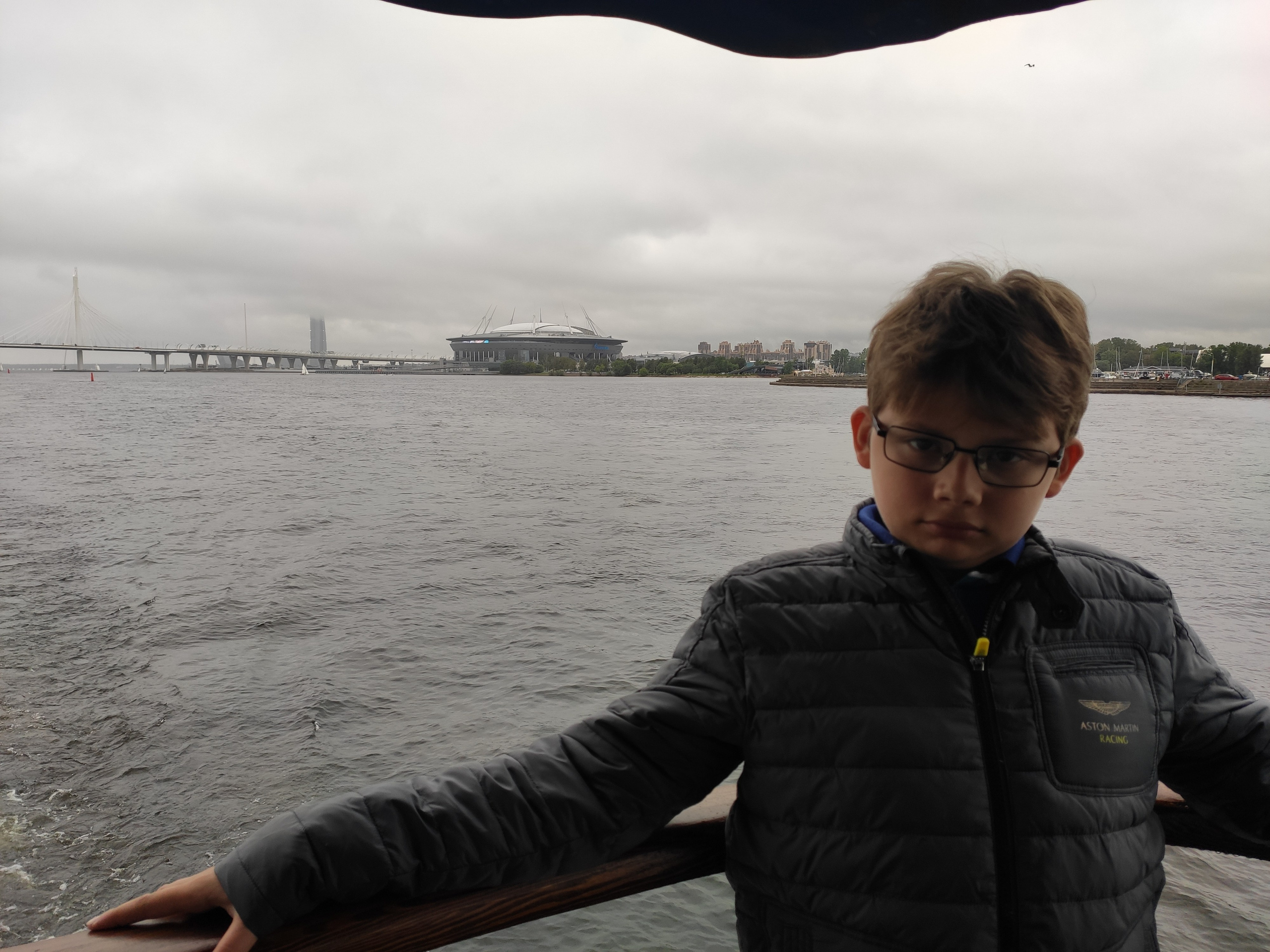 Фото на заказ (по просьбе папы) на фоне арены