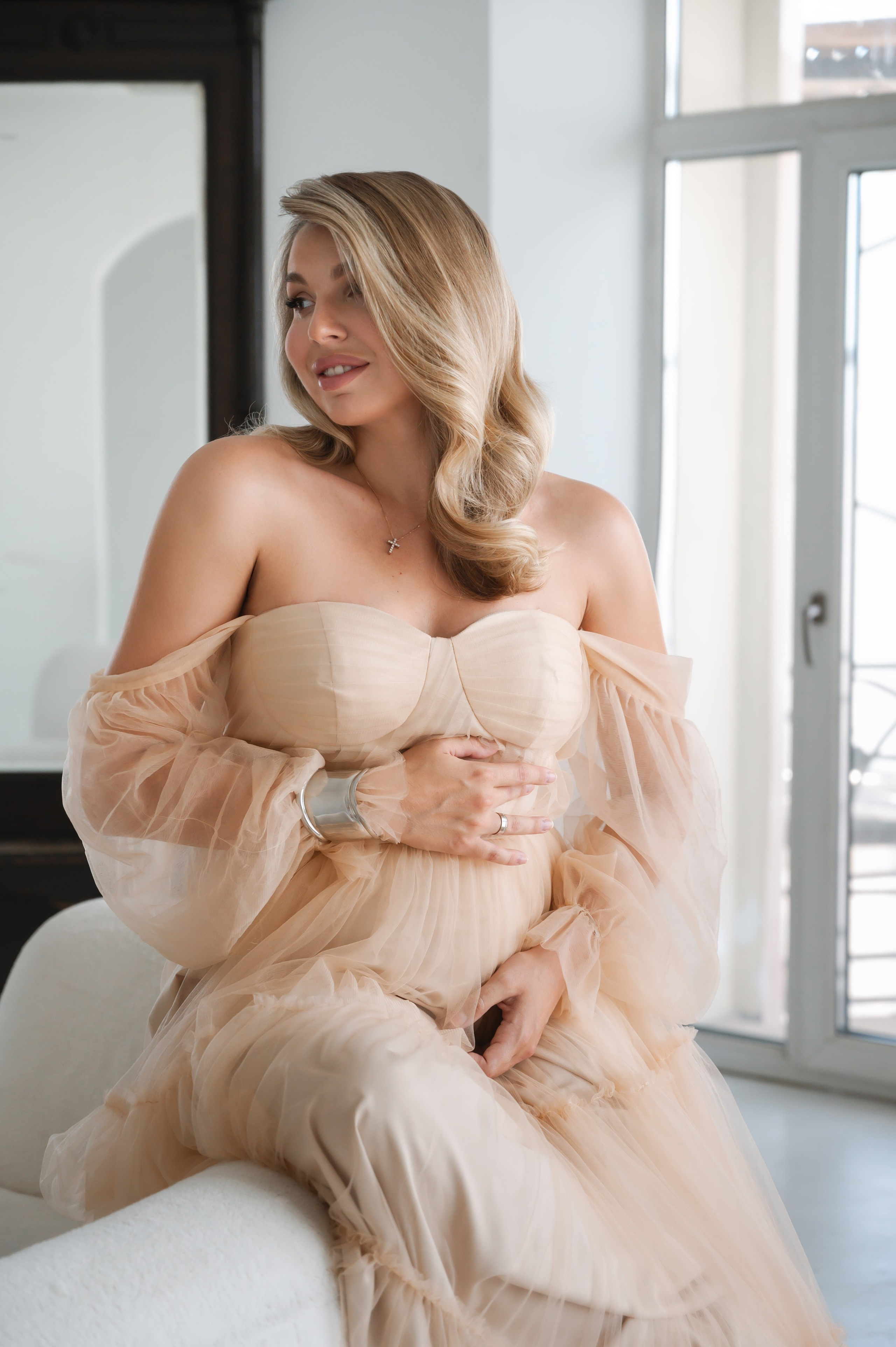 Профессиональный семейный и беременный фотограф в Санкт-Петербурге — Маргарита Иванова. Индивидуальные фотосессии под ключ: от образа до гот. Профессиональный фотограф беременности в СПБ. Стильные фотосессии беременности в стиле минимализм и классическая фотография