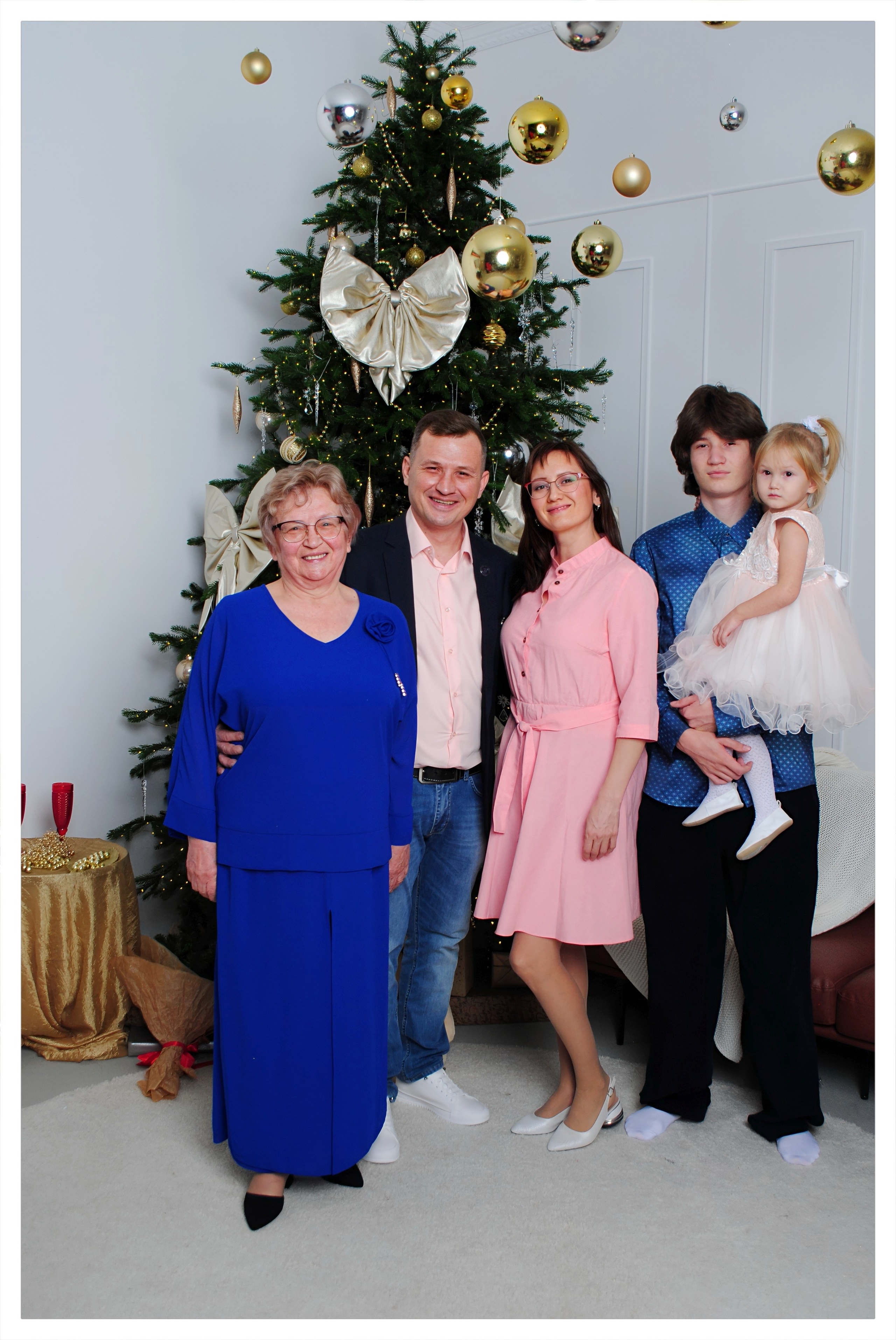 Лилия и семья. Фотограф Мария Мусаелян