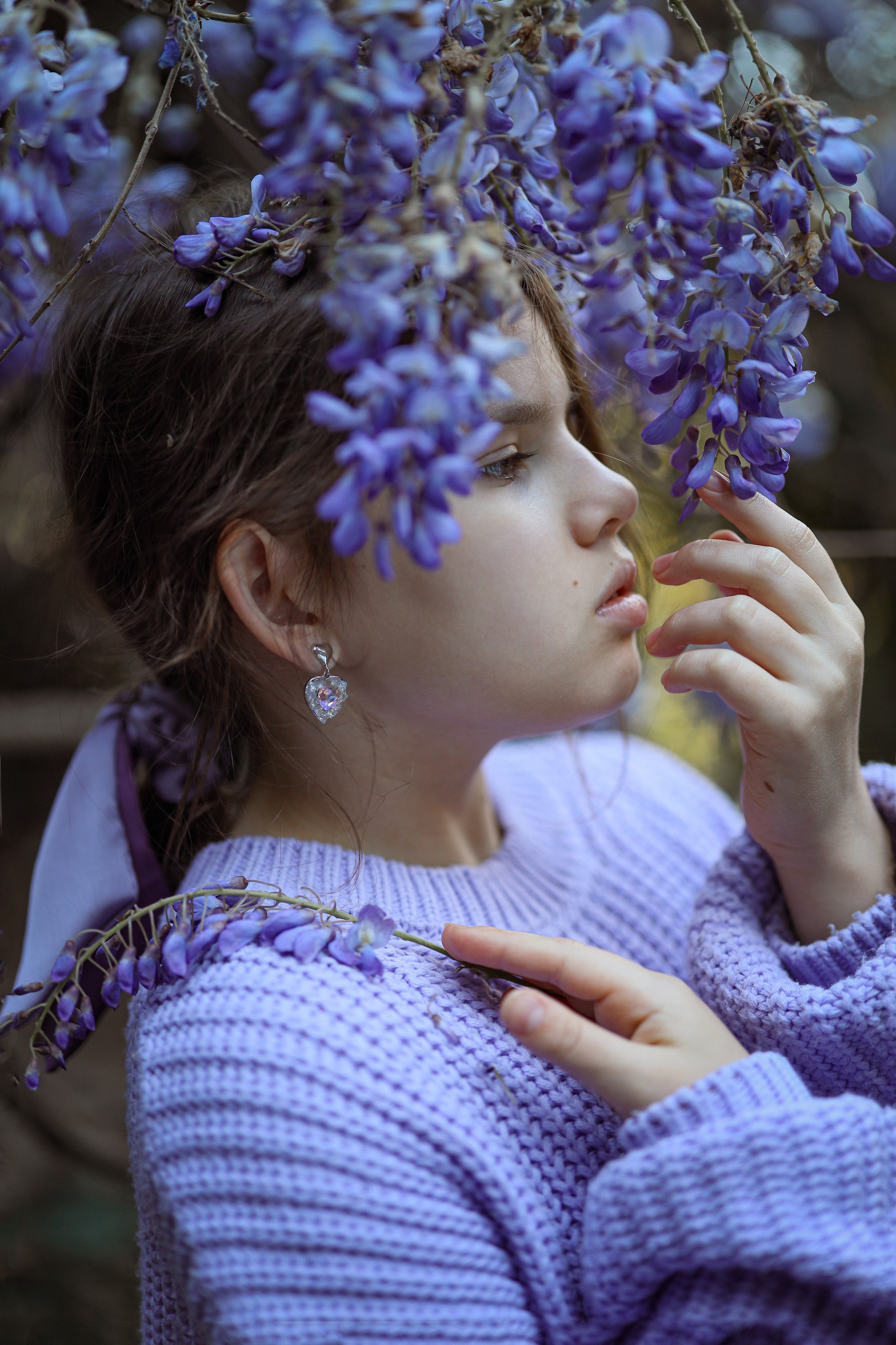 Девочка с глицинией, фотосессия в Абхазии