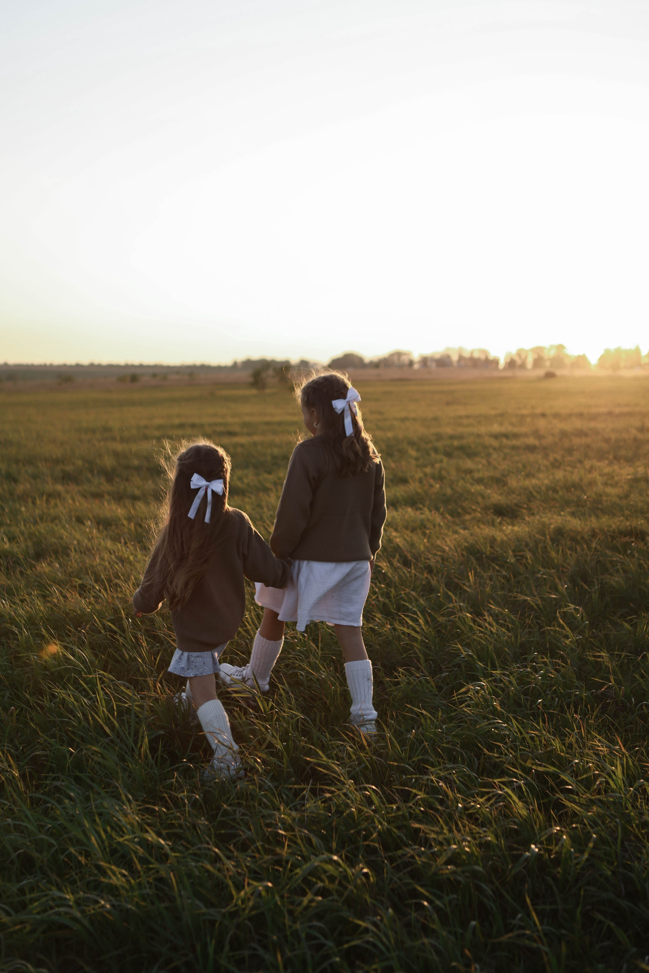 Три сестры в поле. Фотограф Белово Полина