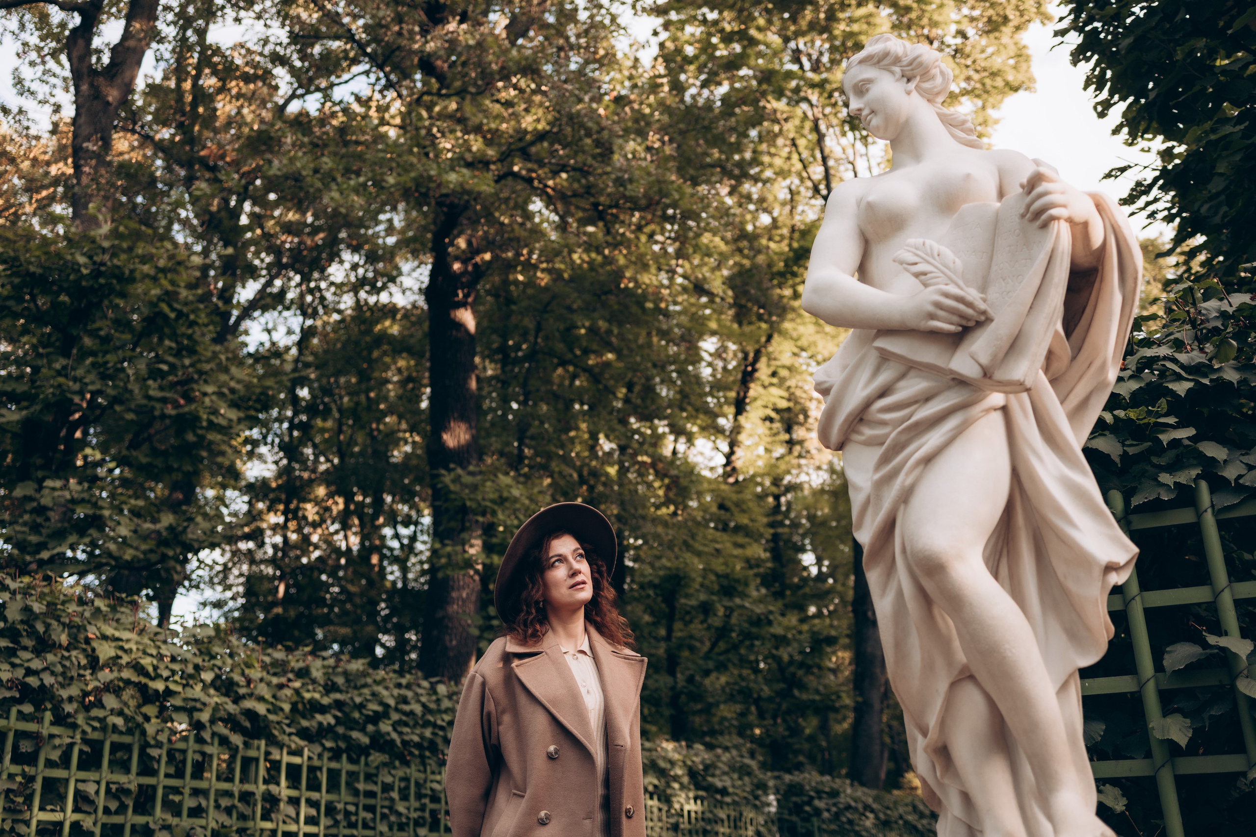 Женская осенняя фотосессия в Летнем саду. Семейный и детский фотограф в Санкт-Петербурге Павлова Елена