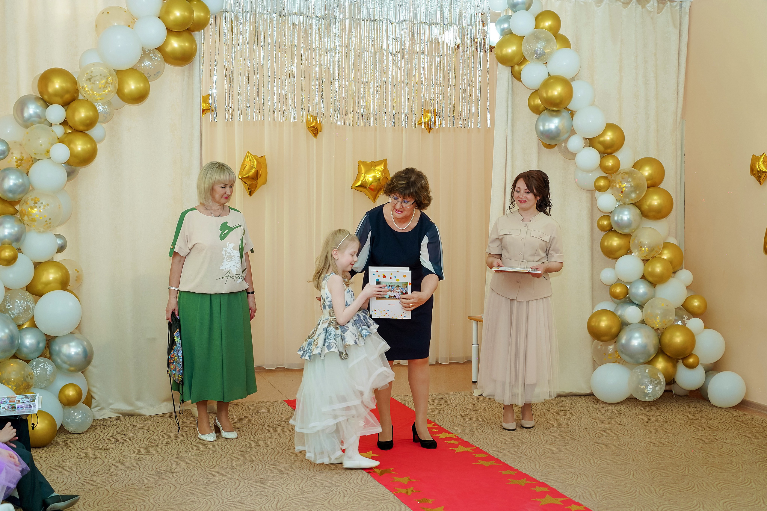 Фотосъемка видеосъёмка фотограф видеооператор новогодних утренников  в. Фотограф, видеооператор Нина Коршунова