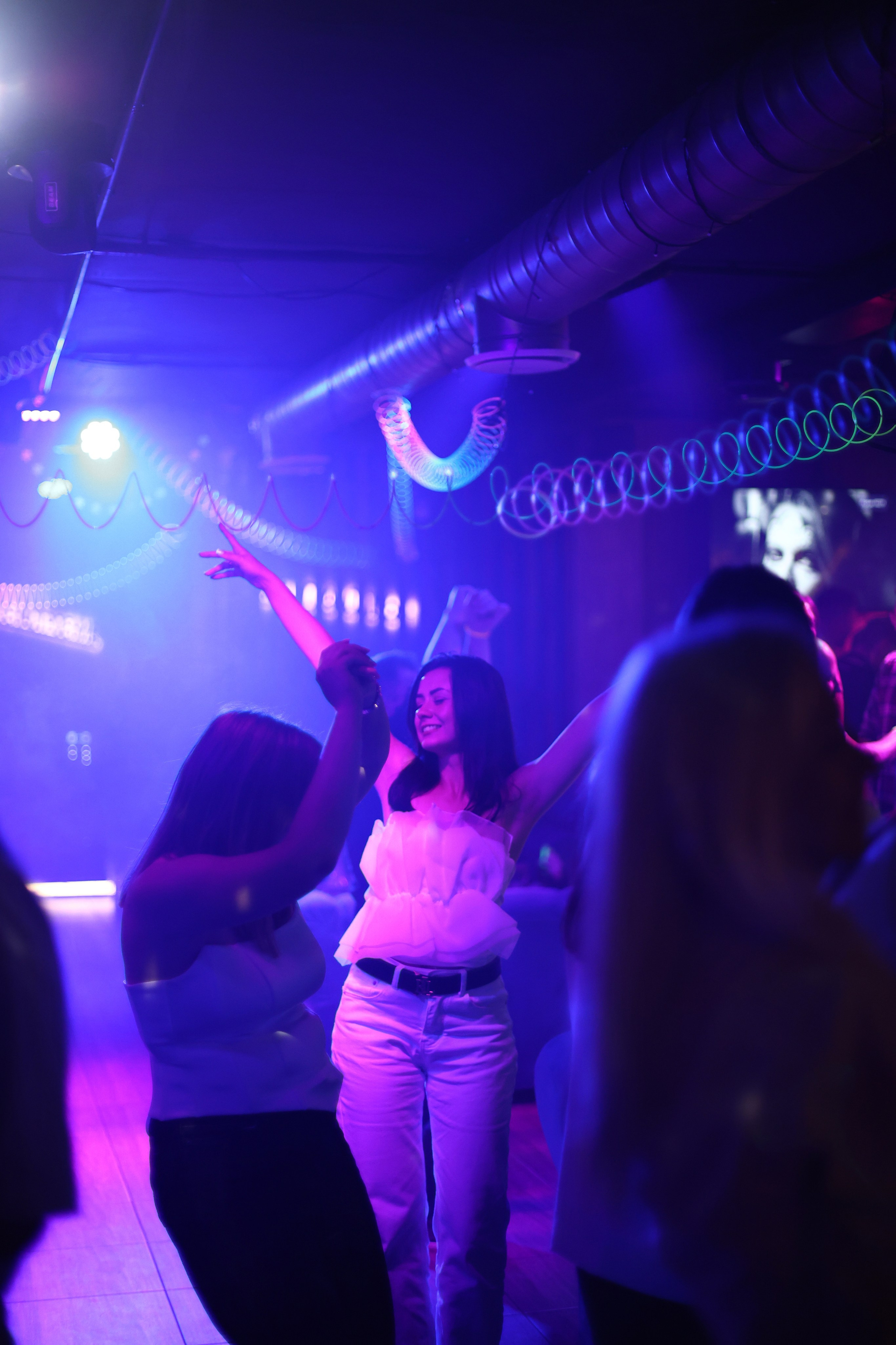 Neon Party 01.08.25. Мята Спортивная — Кальянная, караоке, бар в Минске