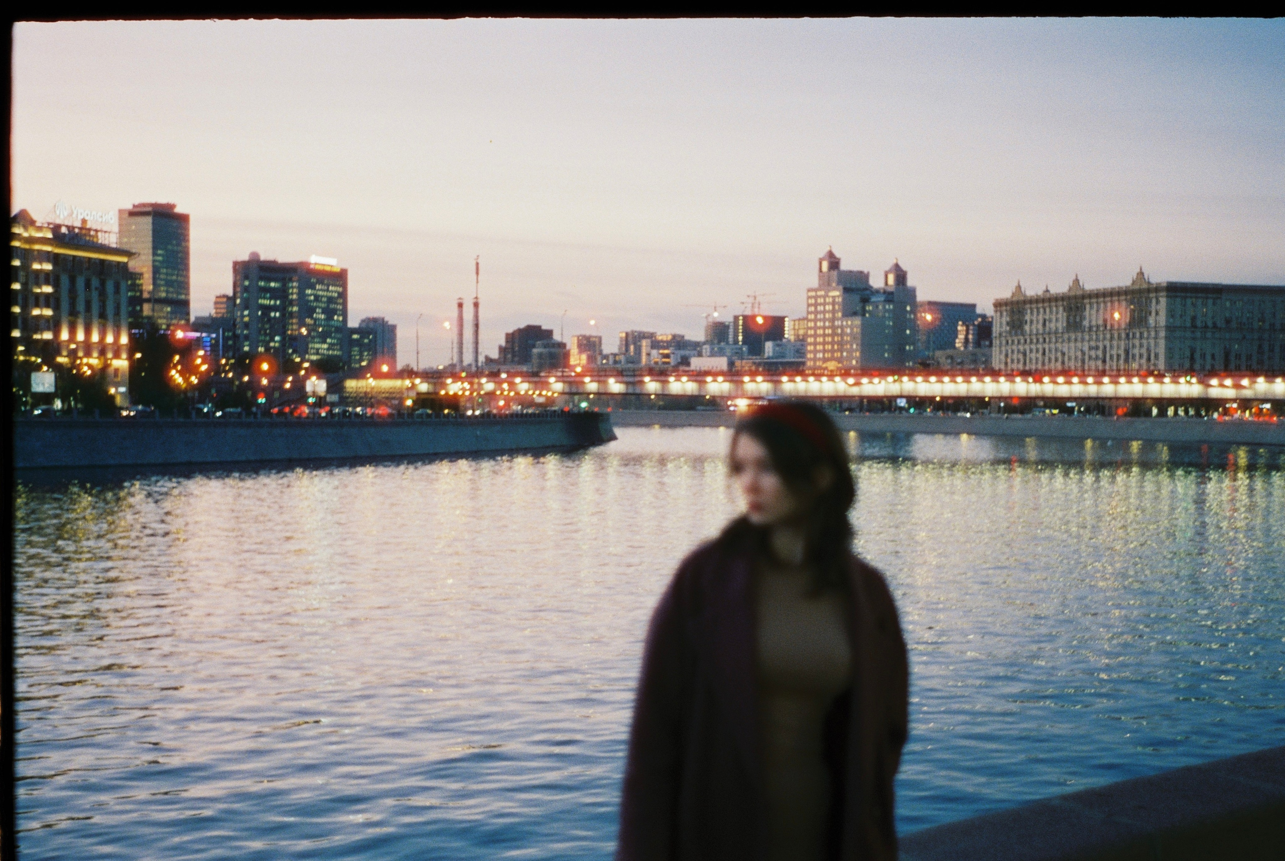 Город. Фотограф Максим К. Интимный портрет и вечерние прогулки по Москве на плёнку