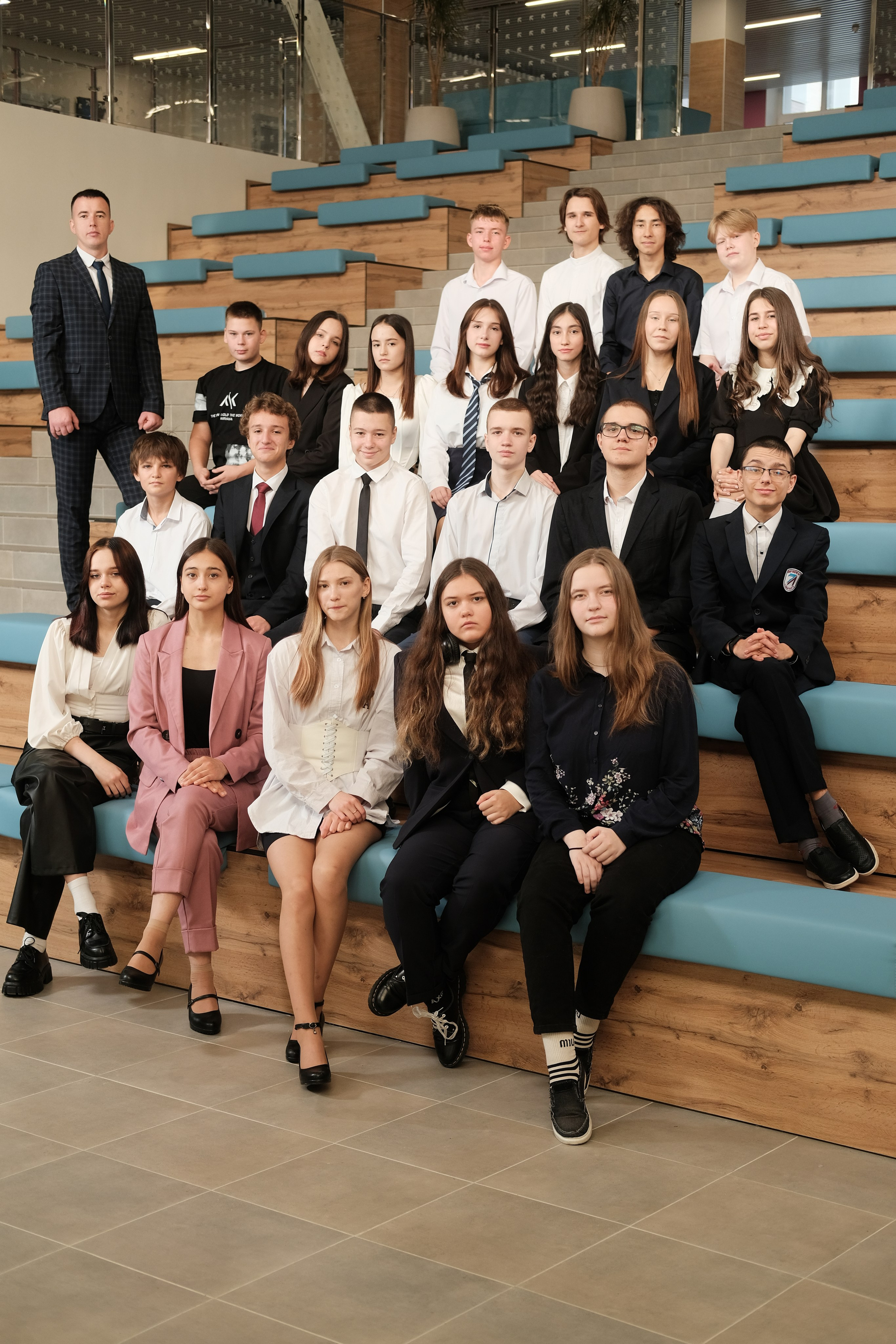 9 класс (школа). Фотограф Елена Дегтярева. Семейная, детская и школьная фотография в Тюмени. Яркие и живые снимки, которые сохранят историю вашей семьи