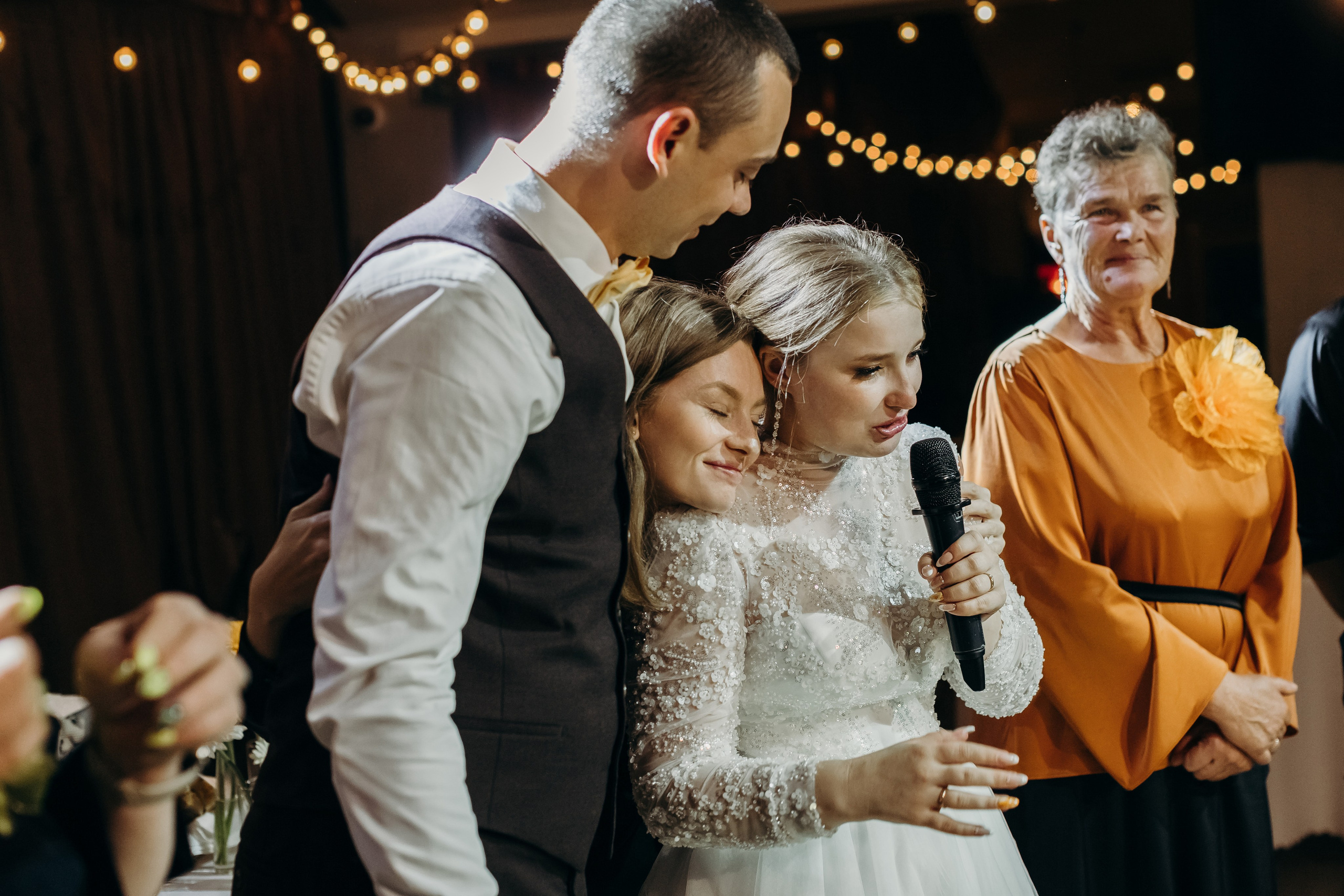 Невеста поет на свадьбе, агентсво по организации свадьбы Красноярск