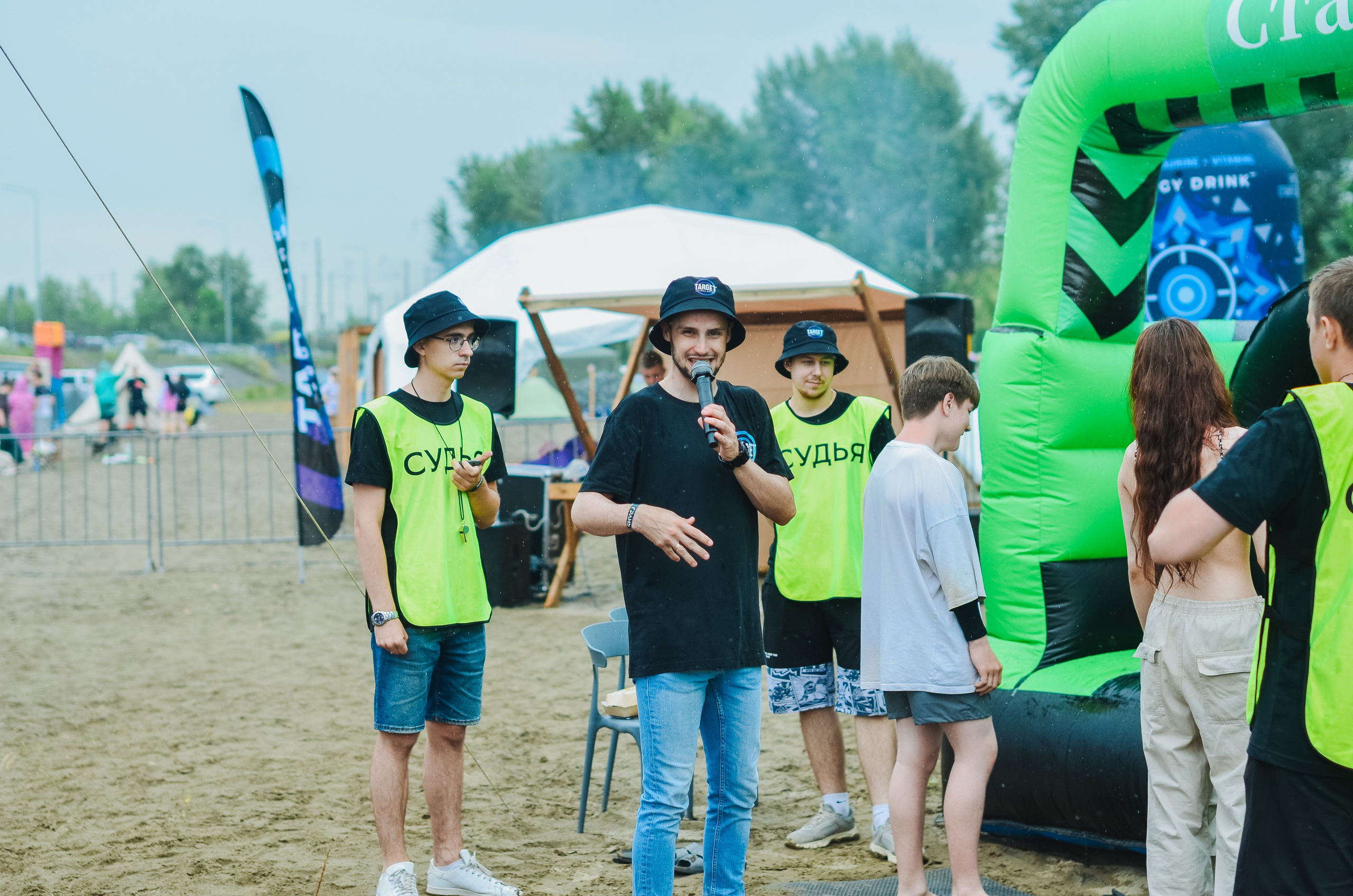 Фестиваль «Грань» 2025. Спортивная площадка. Денисова Аля — фотограф для парных съемок и индивидуальных историй в Барнауле