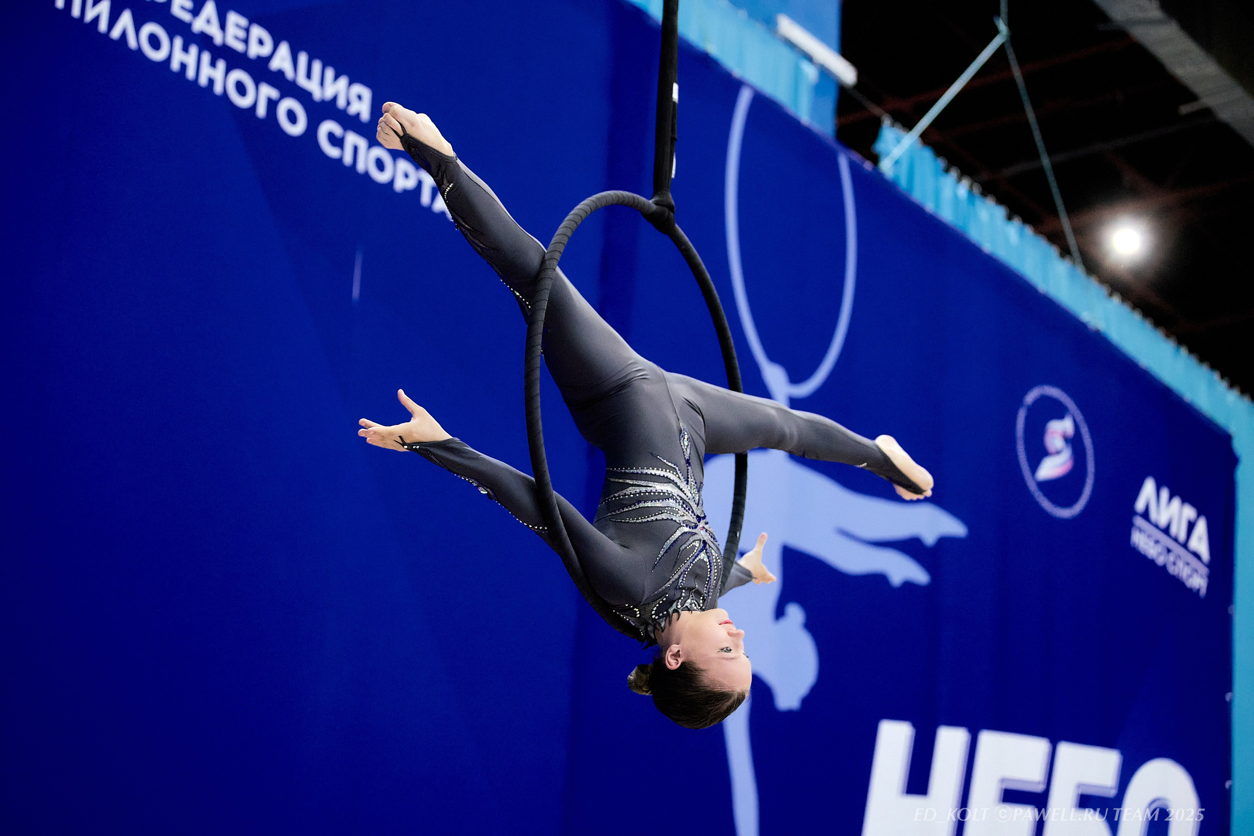 Воздушная гимнастика. ФОТОГРАФ ЭДУАРД КОЛТУНОВСКИЙ