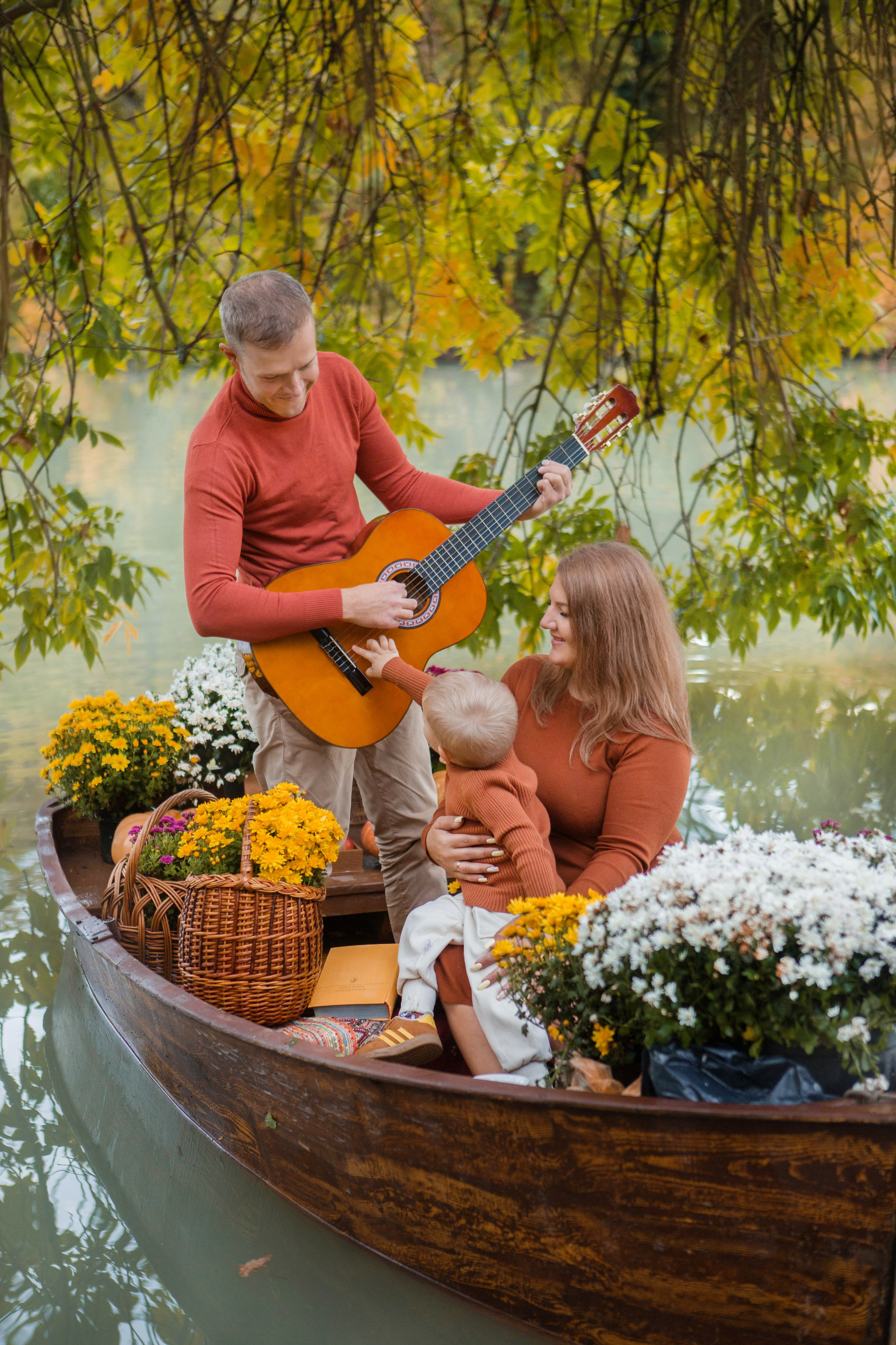 Лодка хризантем (осень). Свадебный семейный и детский фотограф в Краснодаре Карина Федоровская