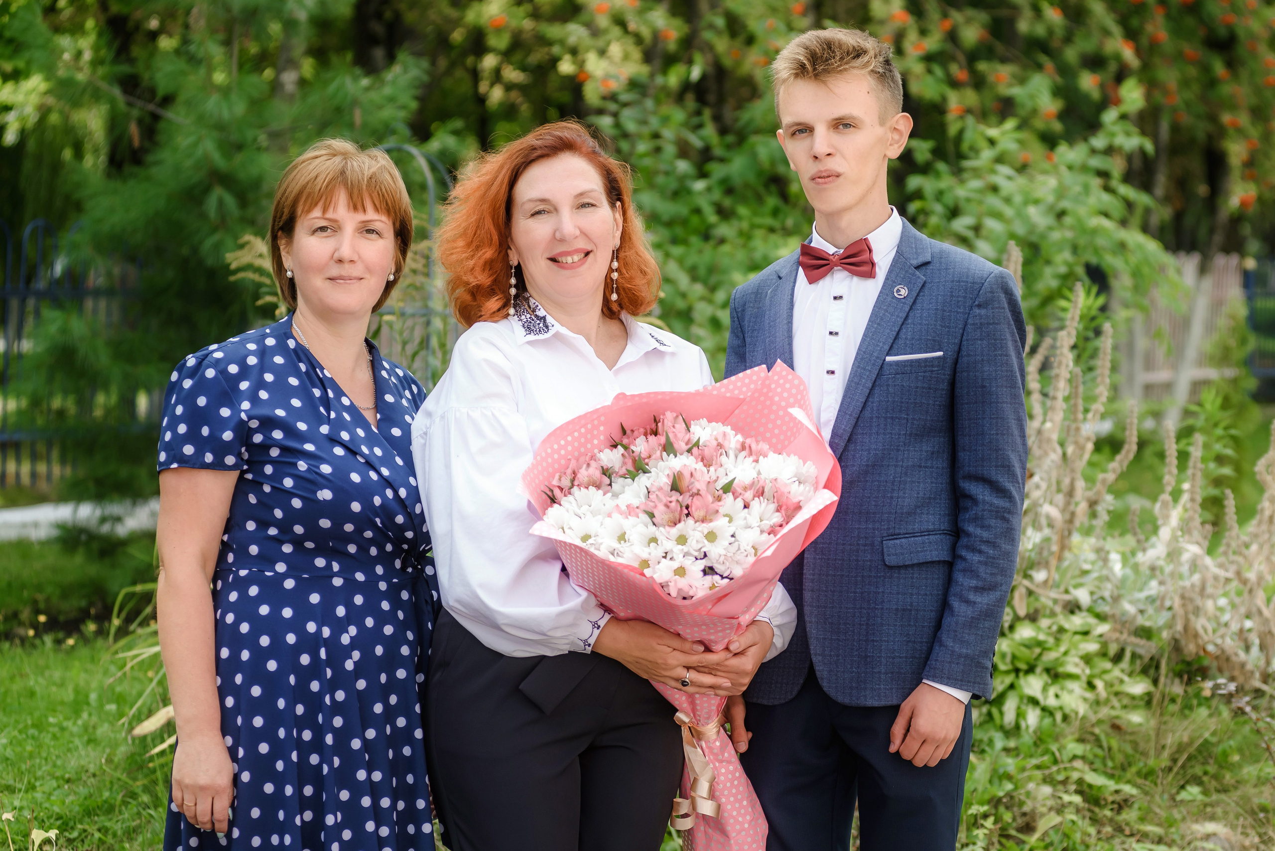 Линейка 11-е классы 2023. Фотограф Галина Лисанова, г. Брянск