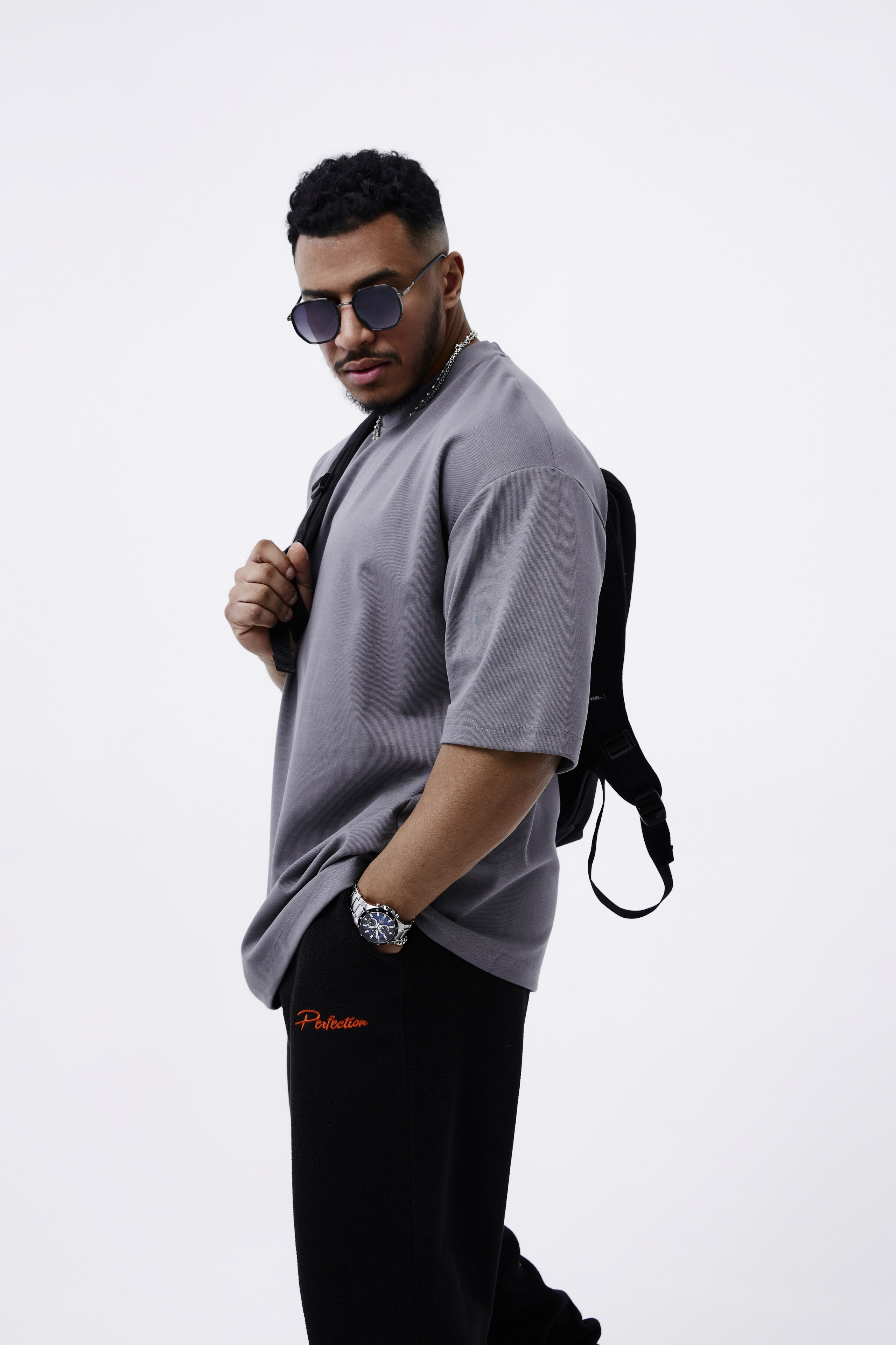 Футболки мужские. Фотограф для маркетплейсов в Москве