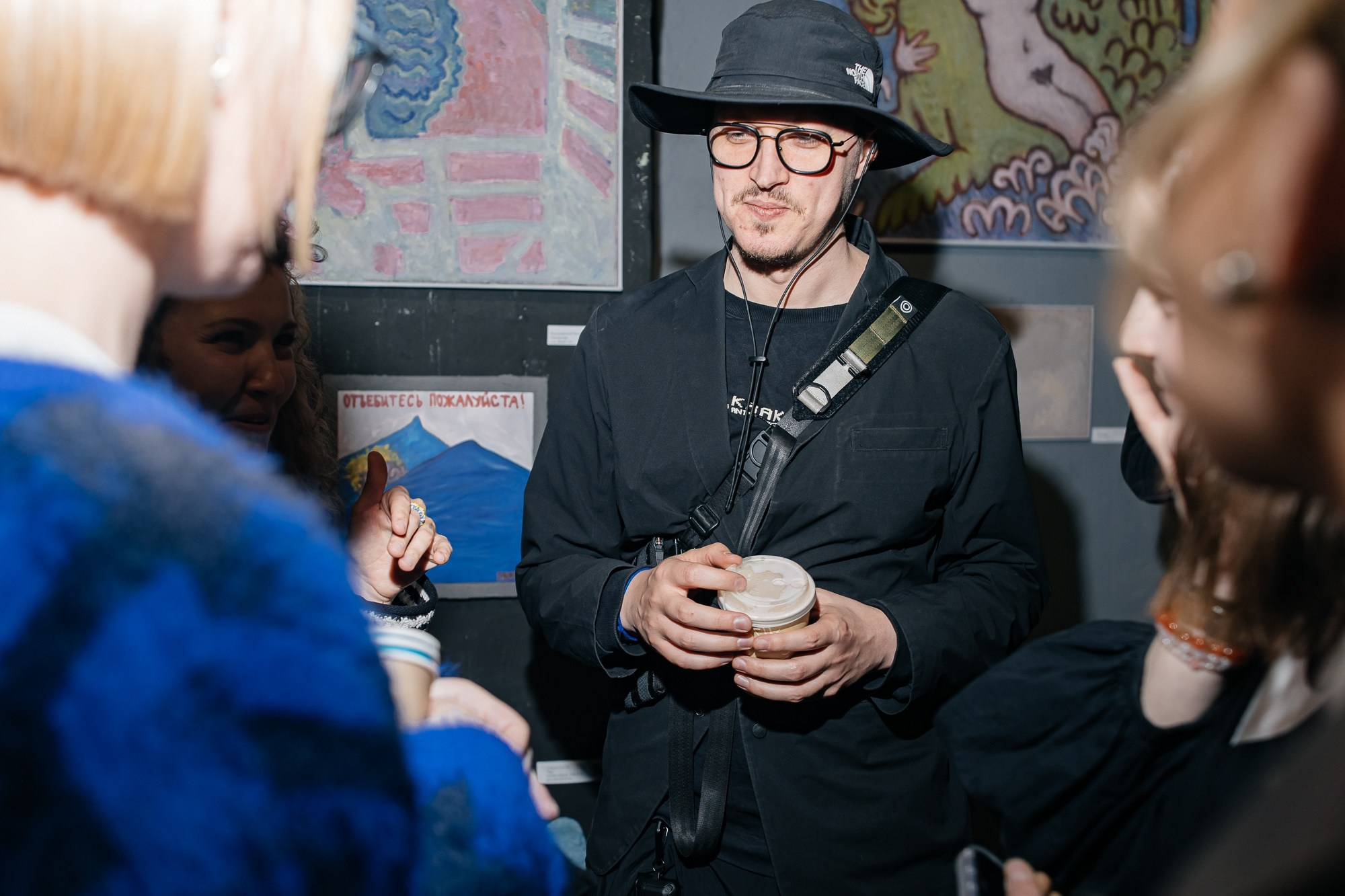 IZZI ROOM | Открытие выставки | май 2025. Репортажный фотограф в Санкт-Петербурге СПБ Алиса Ческидова на ваше мероприятие