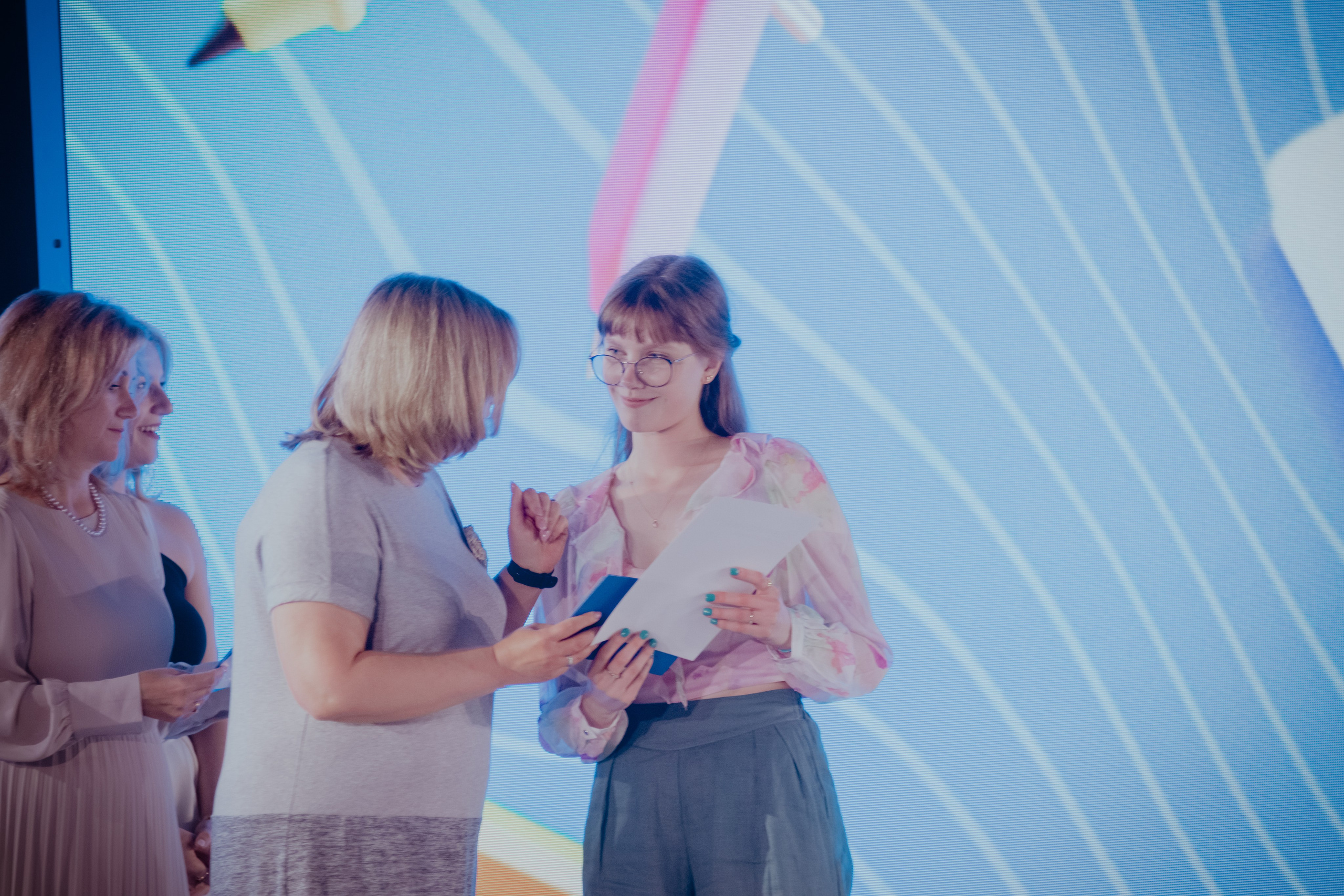 Выпускной 2025 ГБОУ г. Москвы «Школа № 1329». Фотограф и оператор в Москве Елизавета Коргалидзе