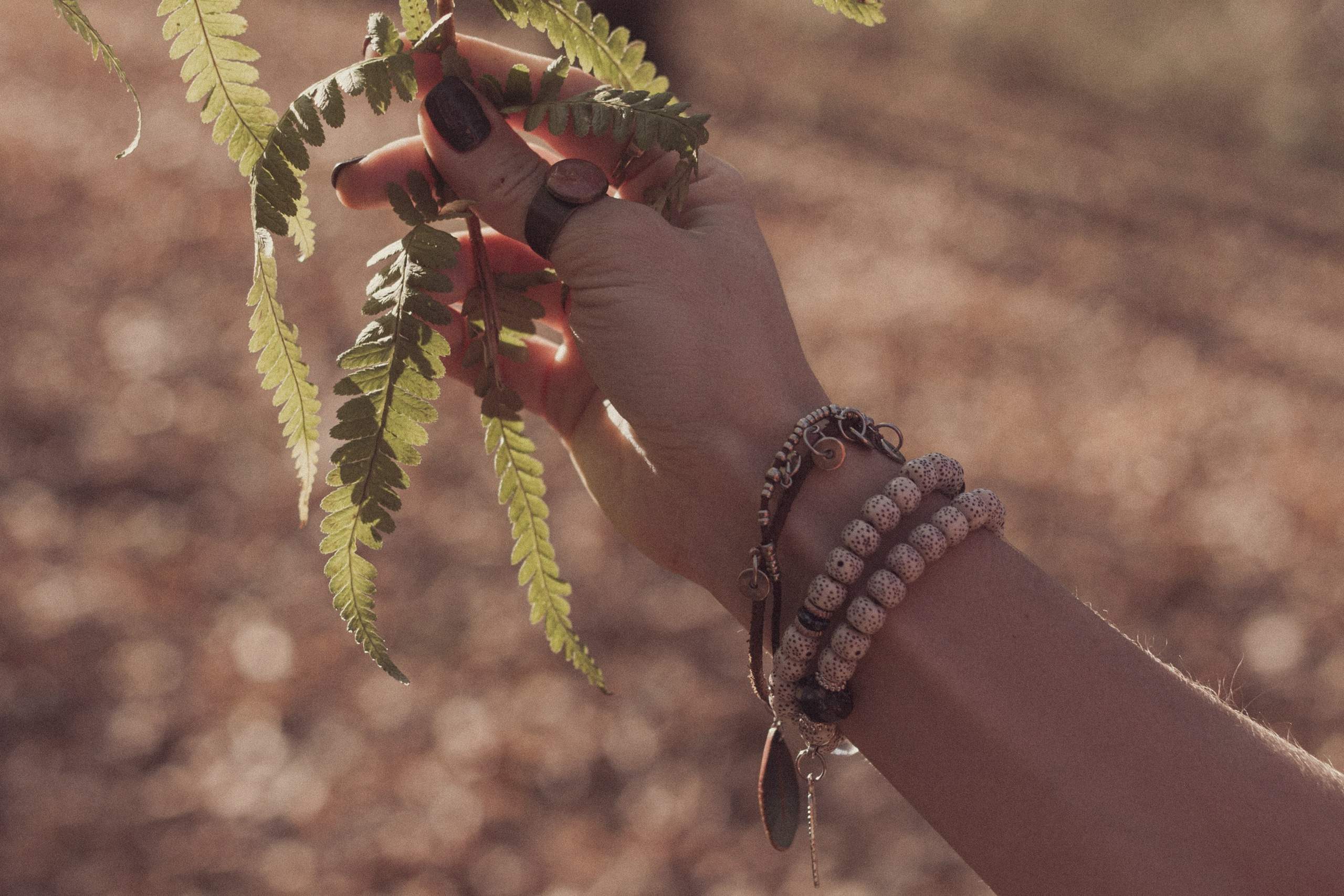 Ксения и папоротник / Ак-Кайын. Фотограф Наталья Гончарова. Снимаю живые портреты в Алматы
