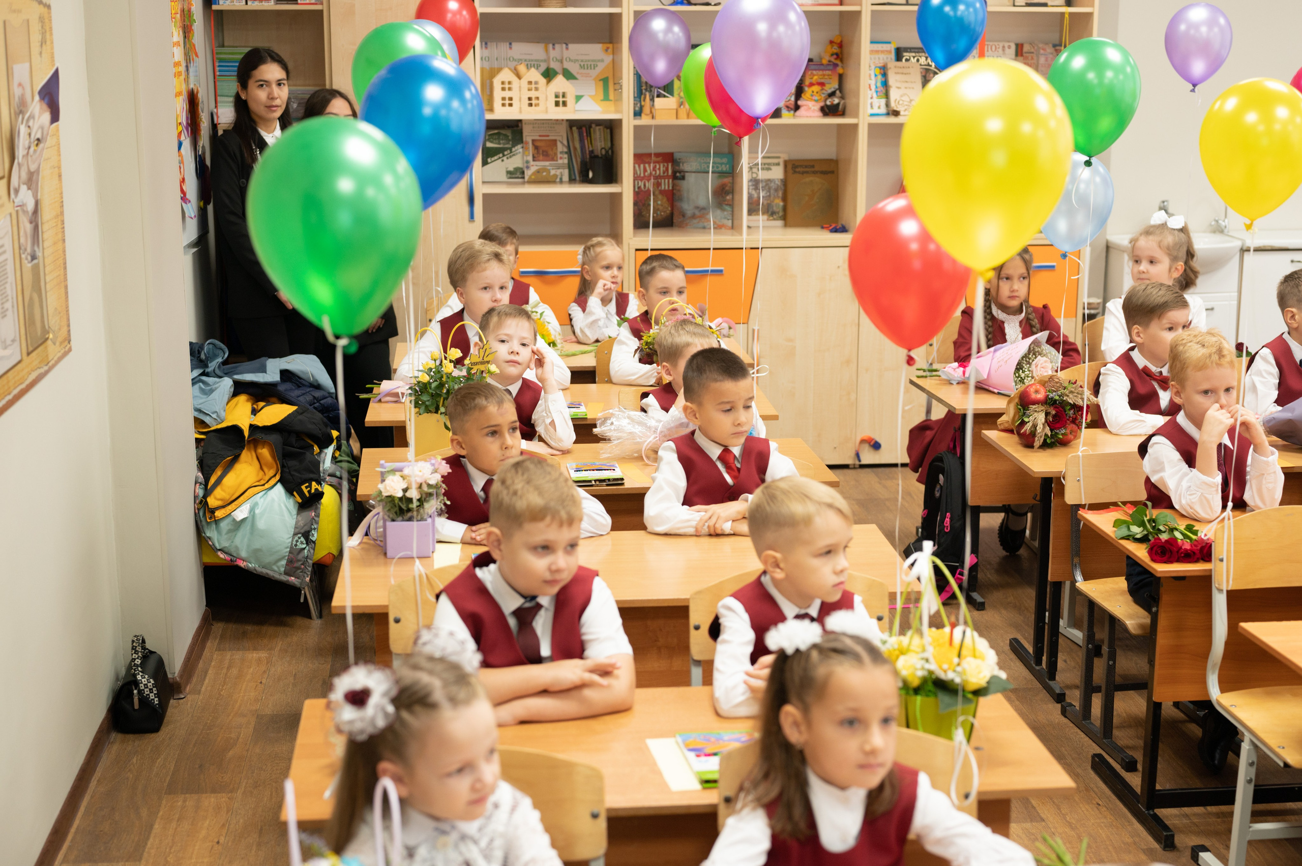 1 сентября 1 К 16 гимназия репортаж, линейка +в классе. Фотограф новорожденных, семейный детский в Тюмени Татьяна Морозова
