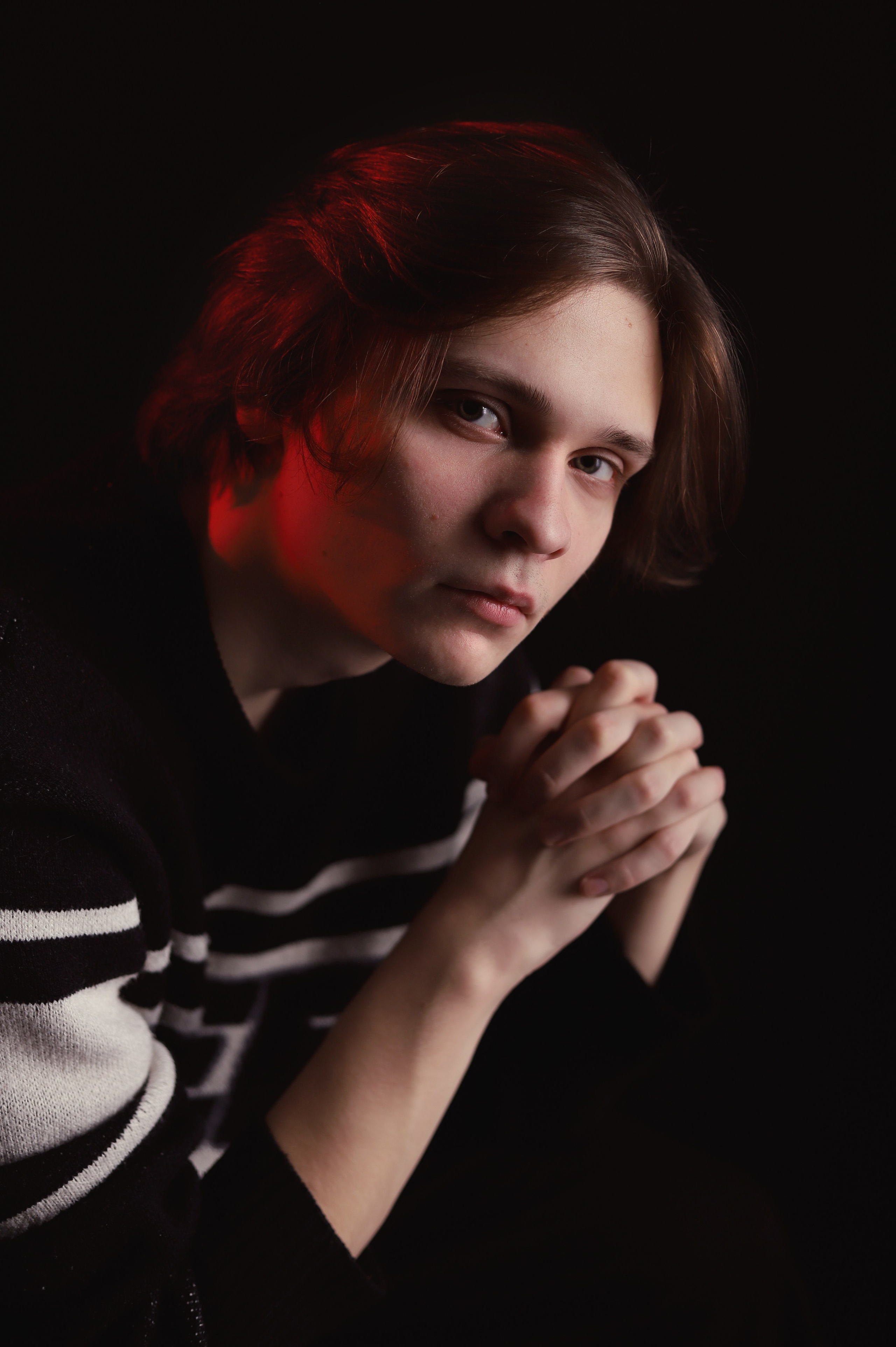 Мужская съемка в студии. Черный фон. Фотограф Кравченко Юлия. Энгельс