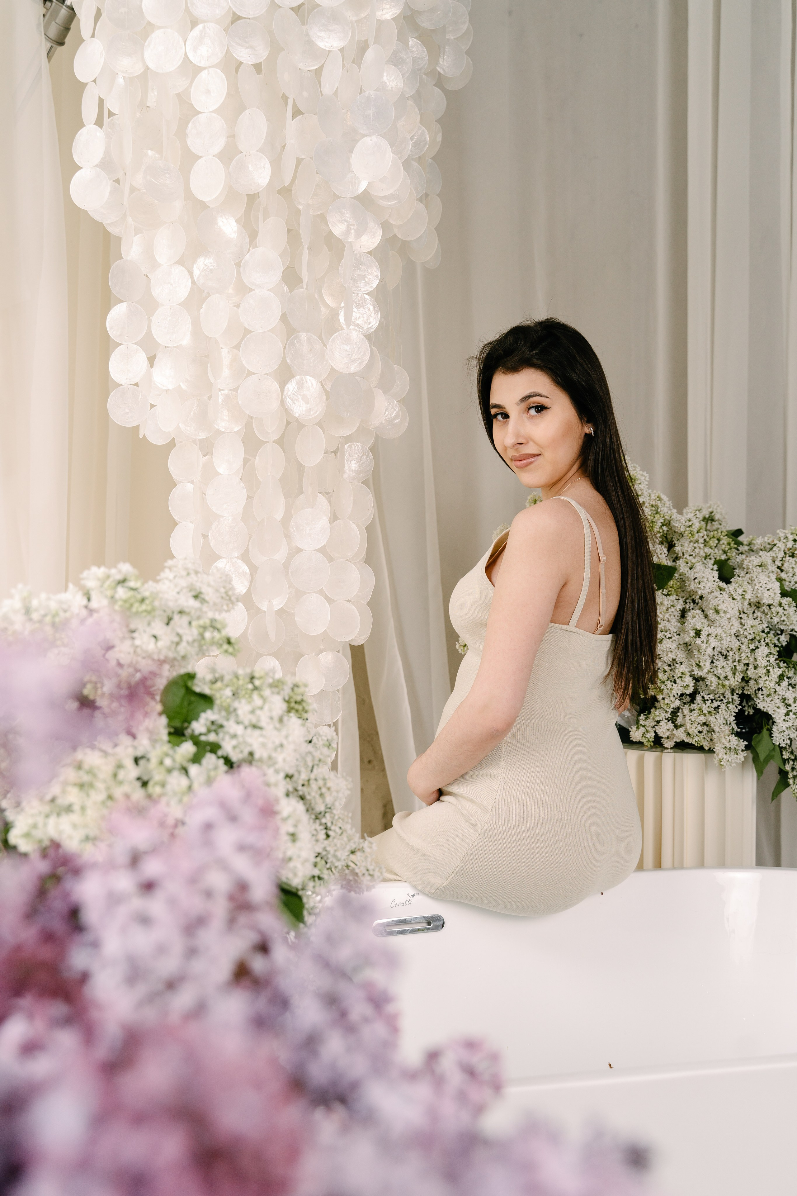 Диана в ожидании сирень. Свадебный фотограф Юлия Копылова