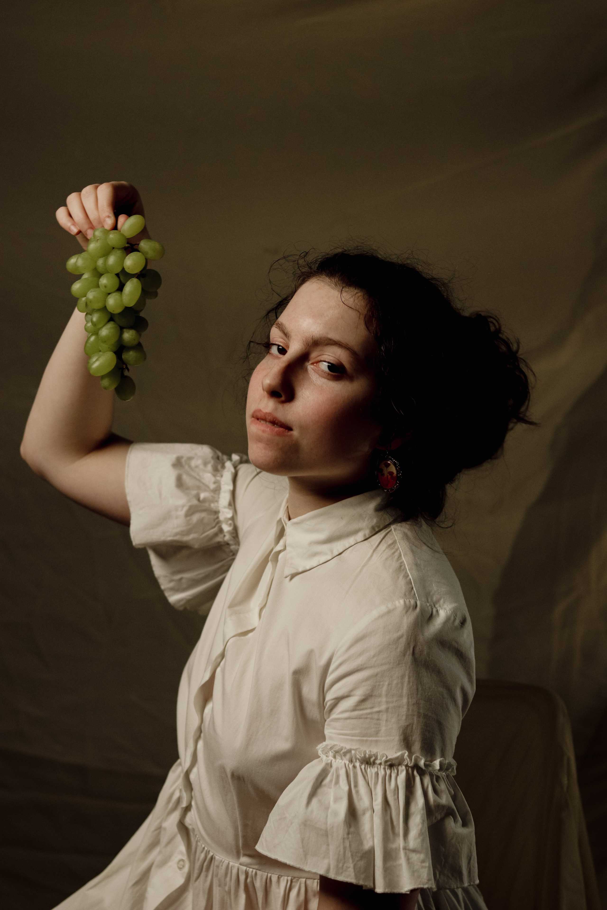 Арина и виноград. Ивентный фотограф в Санкт-Петербурге Олег Комков