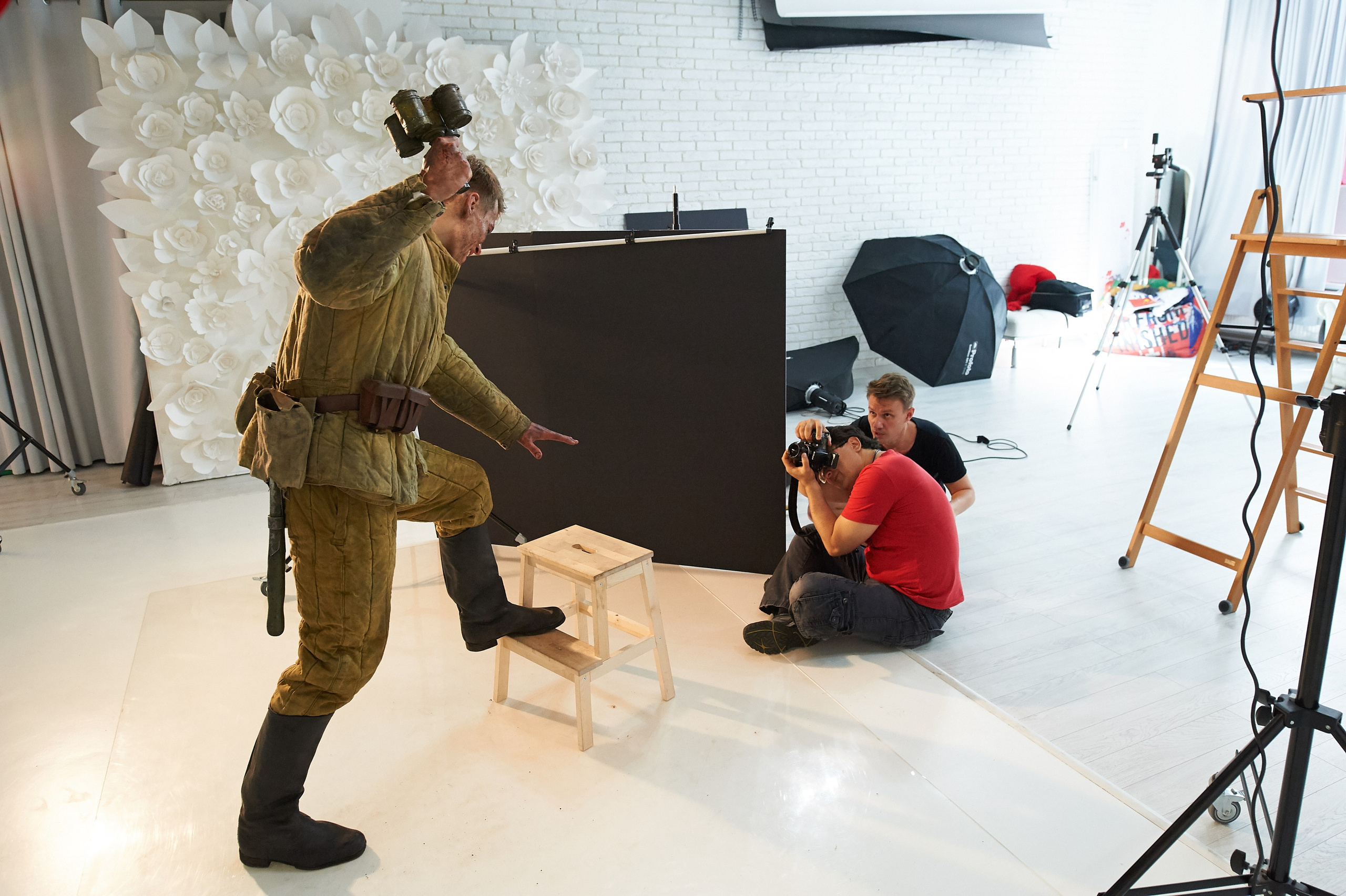 BACKSTAGE. Www.apowerstudio.com