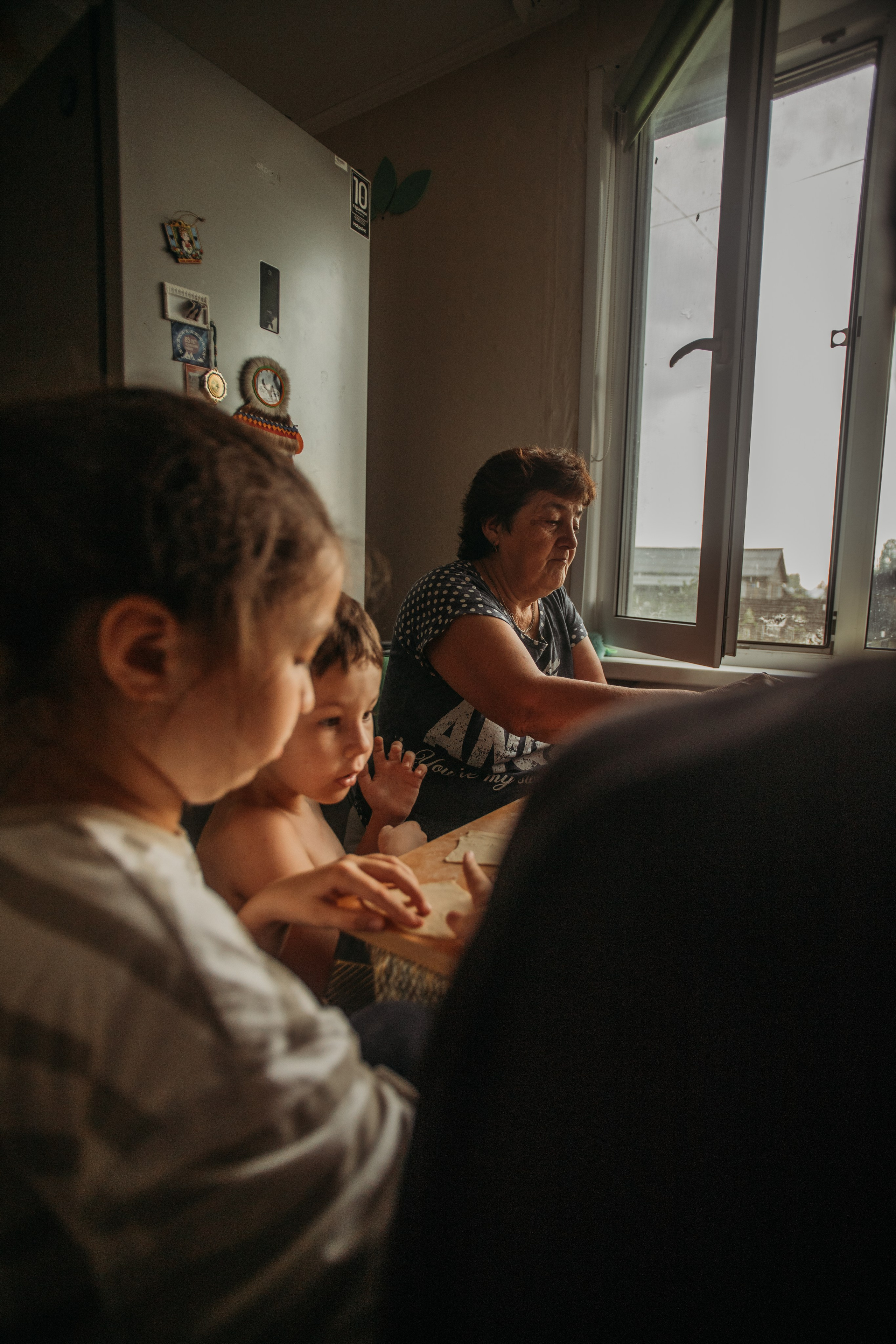 Домашняя фотосессия моей семьи. Венера Гайн. Репортажный фотограф  Тюмень. Обучение фотографии с 0