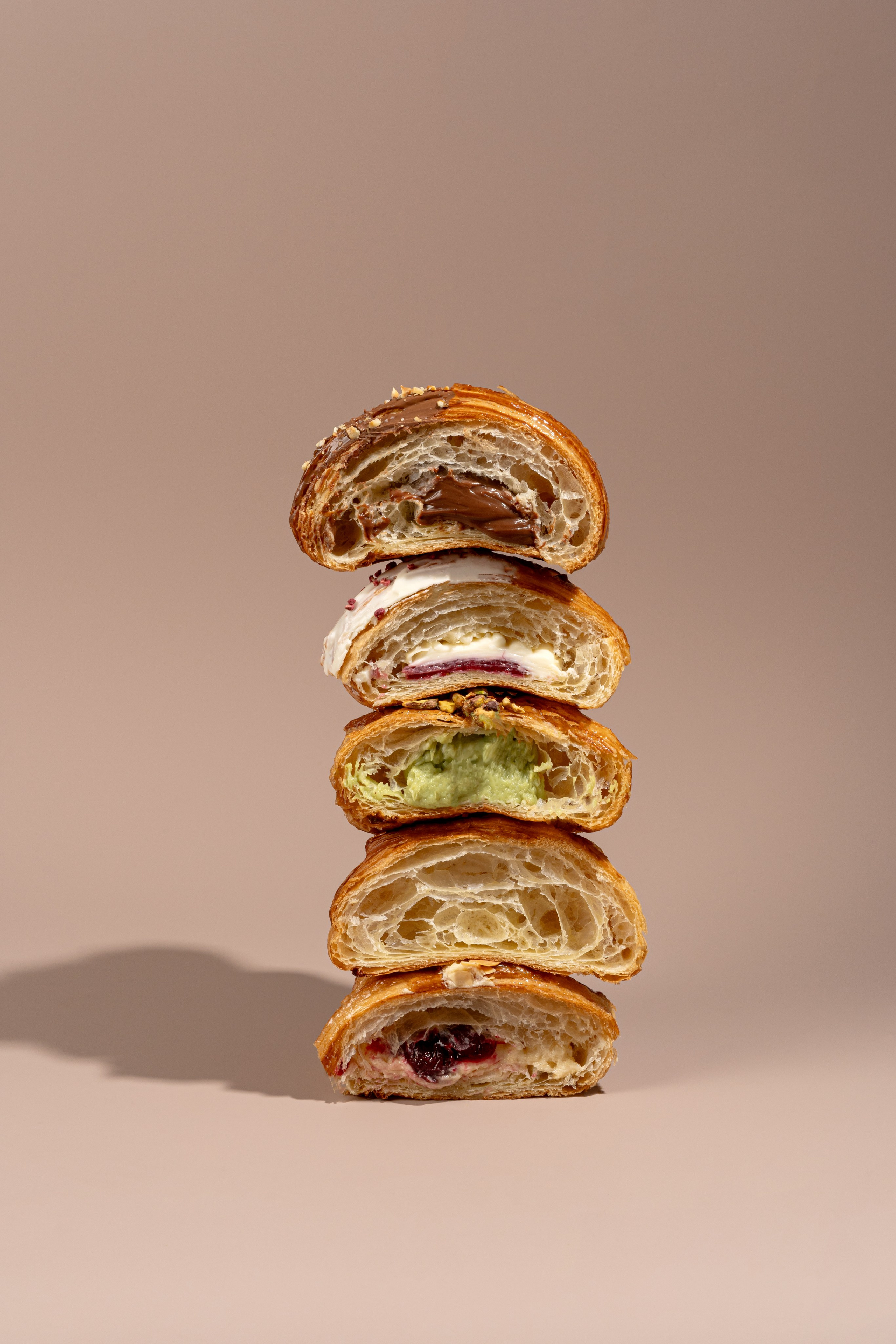 Чашка Кофе, круассаны. Екатерина Лементуева фуд-фотограф, предметный фотограф, Новосибирск