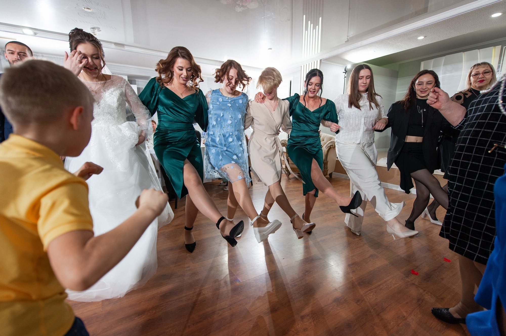 Студия и банкет. Свадебный и семейный фотограф в Омске Мормулев Михаил