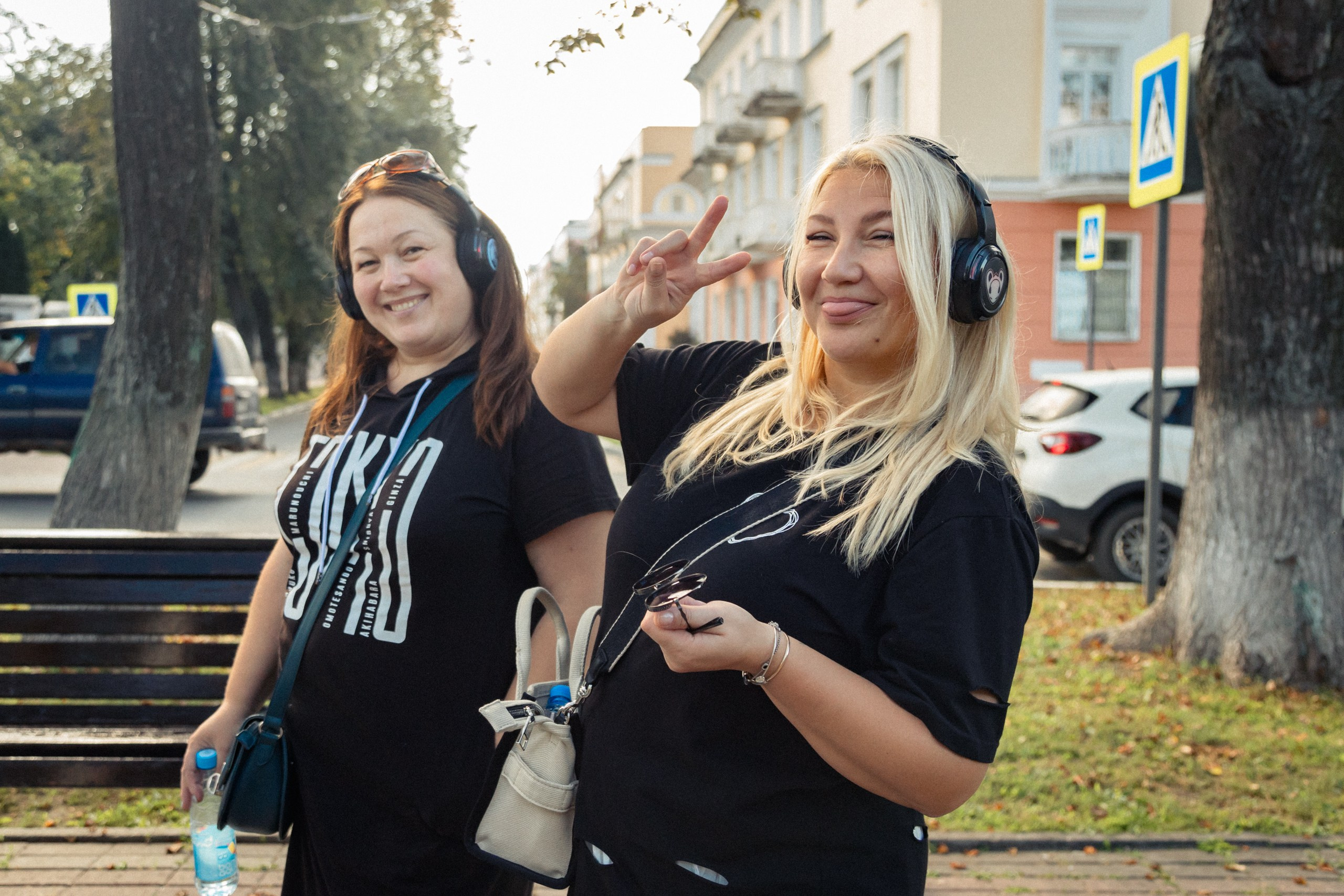 Экскурсия. На каждом снимке всегда два человека: фотограф и зритель