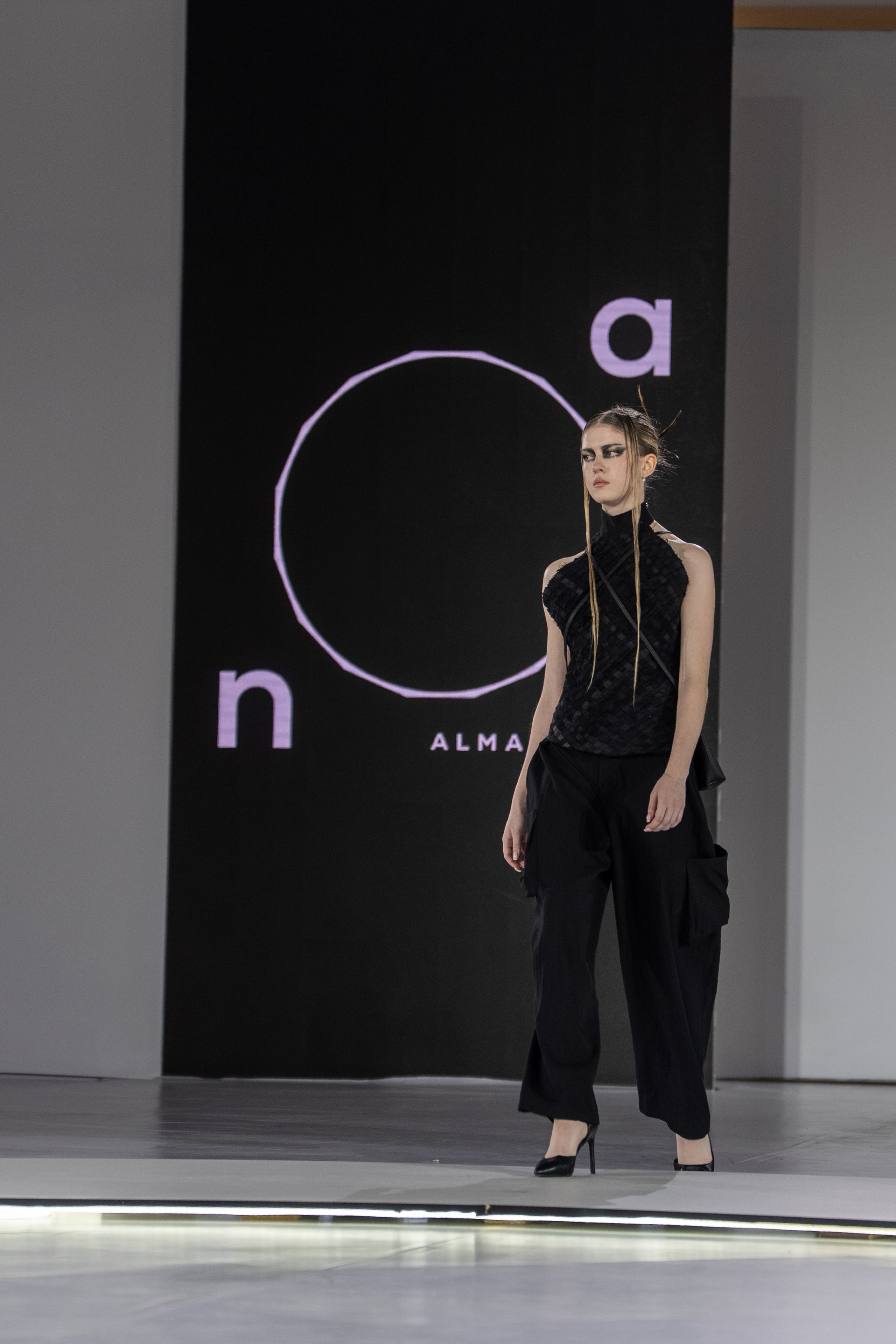 Dwsigner Nazar Almazbekov. Сайт Алматинского НЮ АРТ, будуар и фэшн фотографа Дениса Карпенко